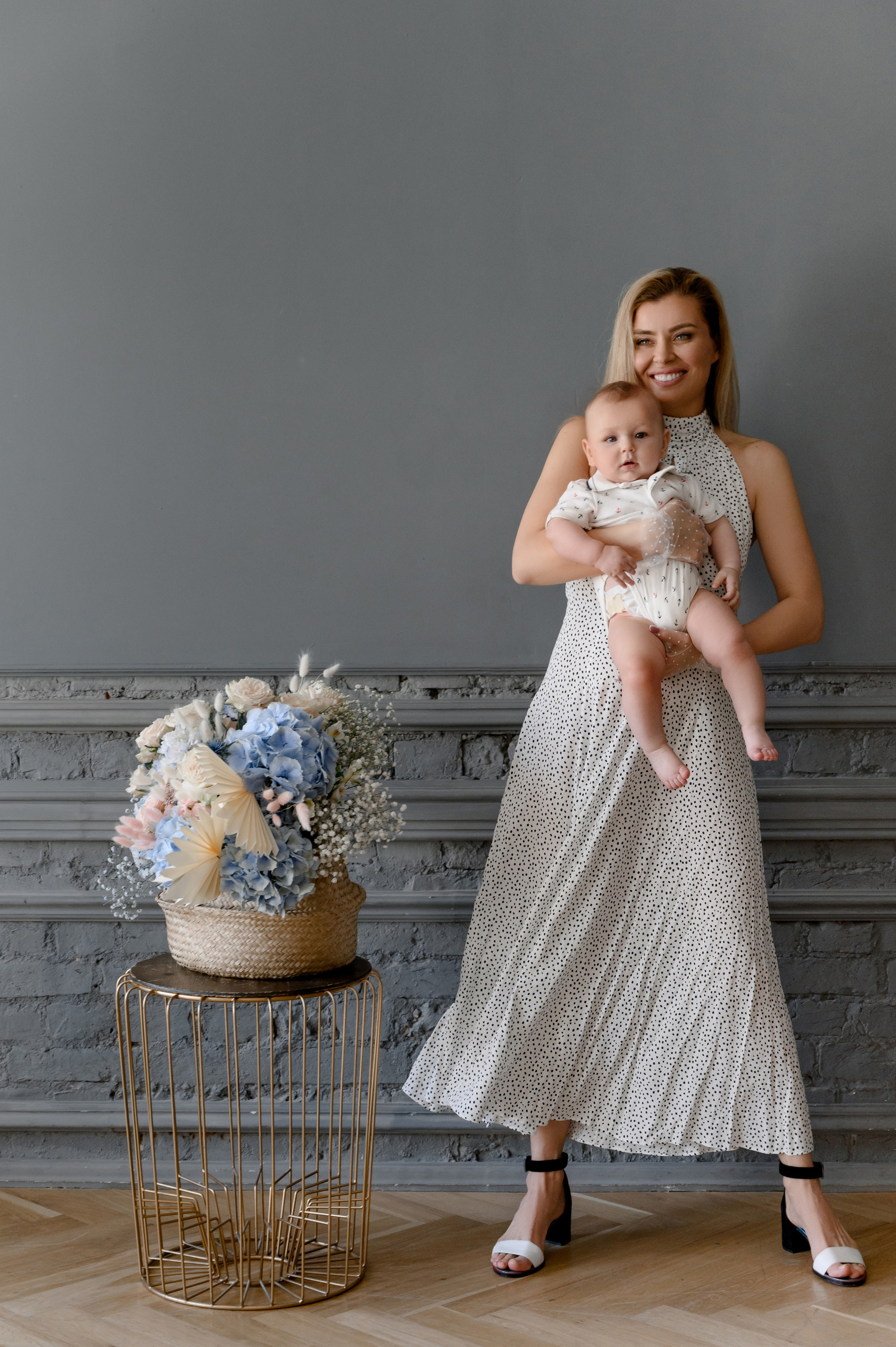 Яна. Профессиональный фотограф беременности в СПБ. Стильные фотосессии беременности в стиле минимализм и классическая фотография