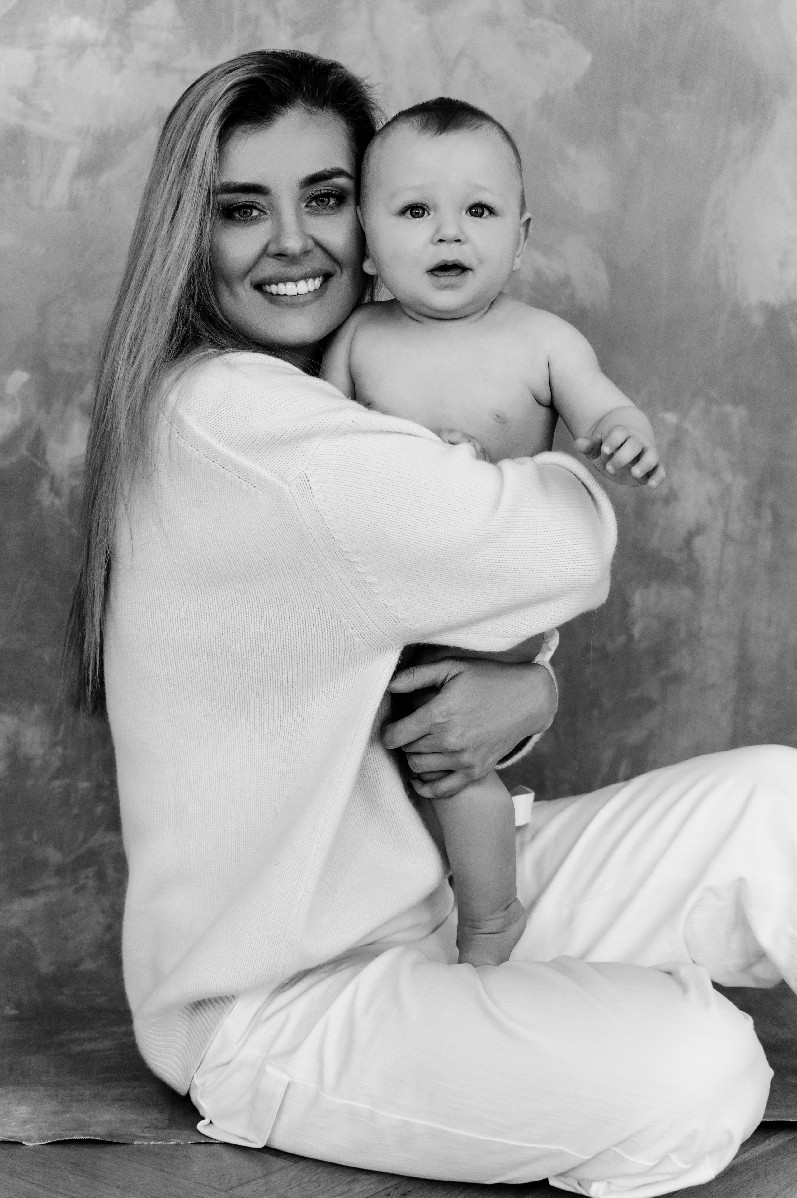 Яна. Профессиональный фотограф беременности в СПБ. Стильные фотосессии беременности в стиле минимализм и классическая фотография