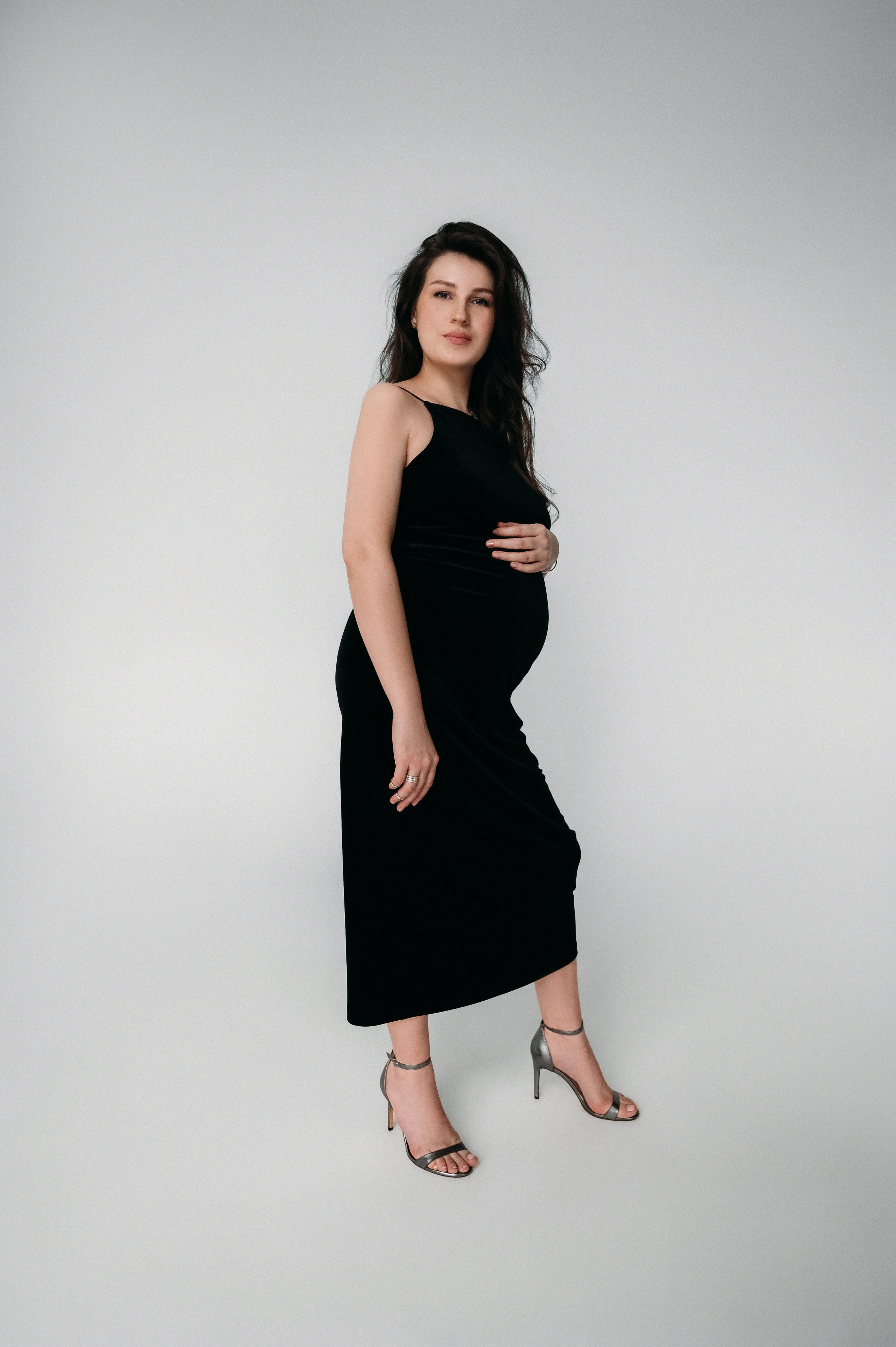 Татьяна в ожидании. Профессиональный фотограф беременности в СПБ. Стильные фотосессии беременности в стиле минимализм и классическая фотография