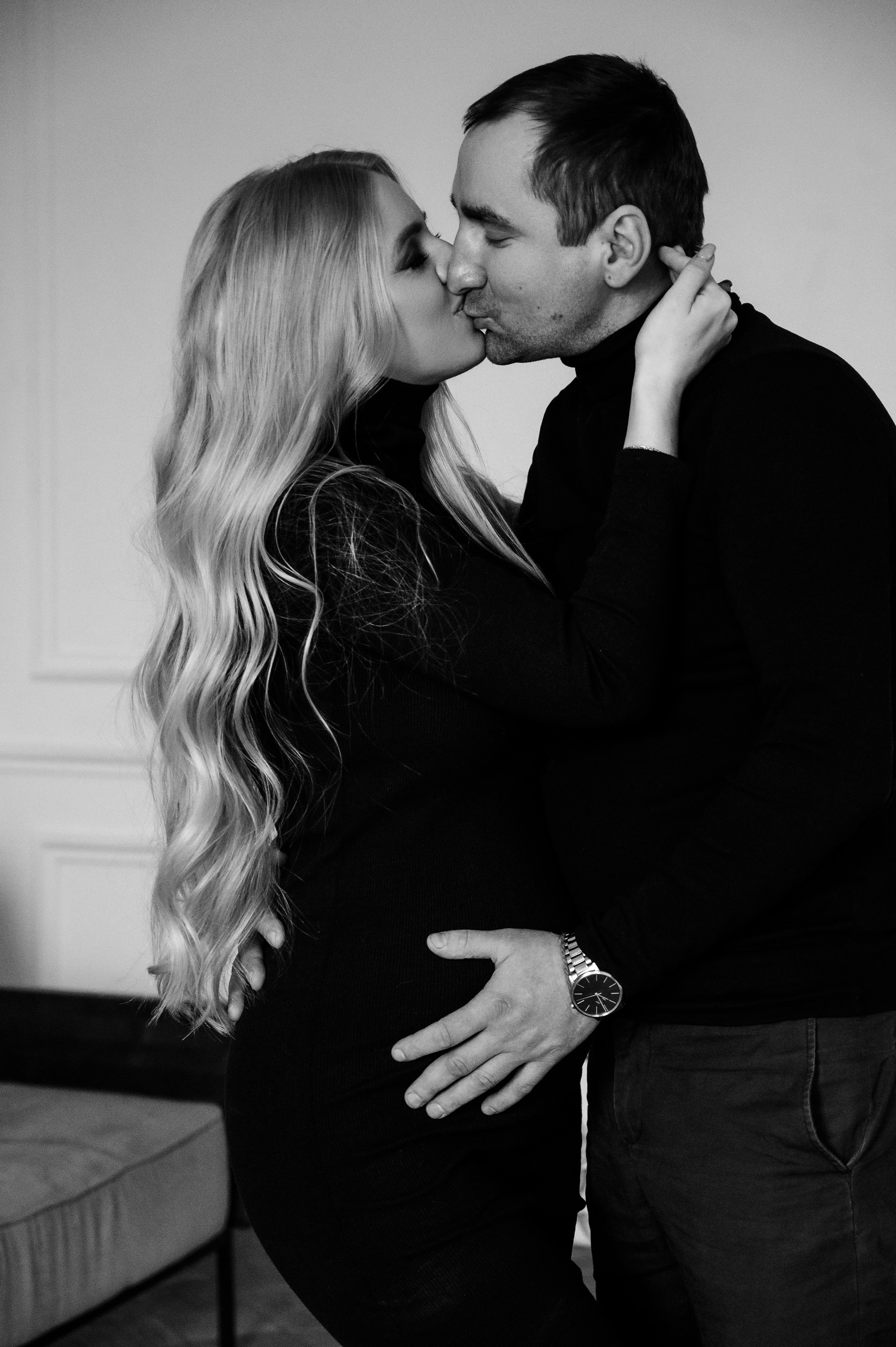 Фотосъемка беременности. Профессиональный фотограф беременности в СПБ. Стильные фотосессии беременности в стиле минимализм и классическая фотография