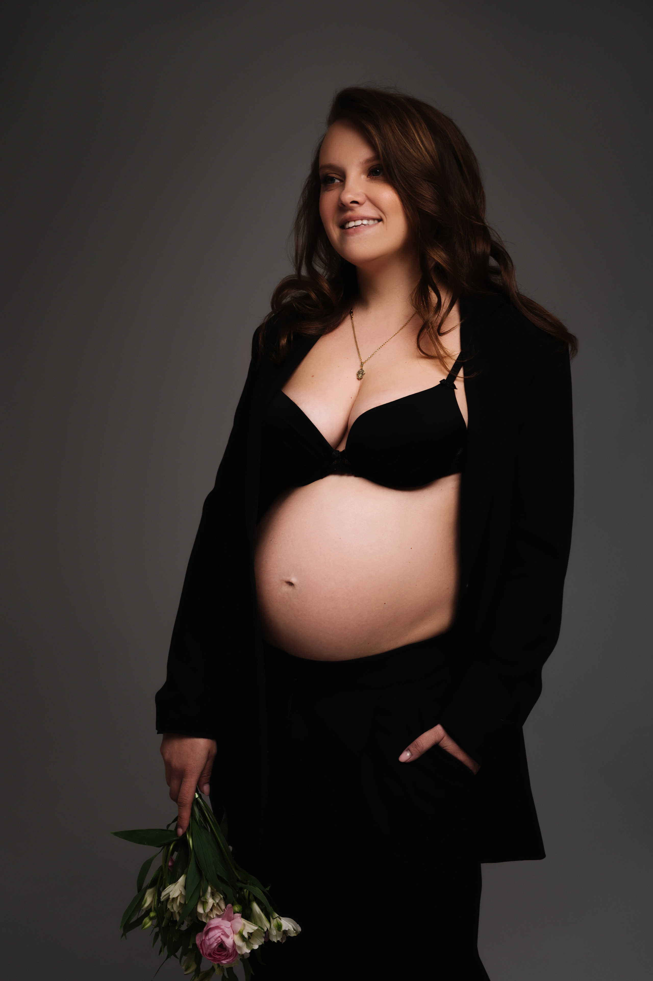 Оксана. Профессиональный фотограф беременности в СПБ. Стильные фотосессии беременности в стиле минимализм и классическая фотография