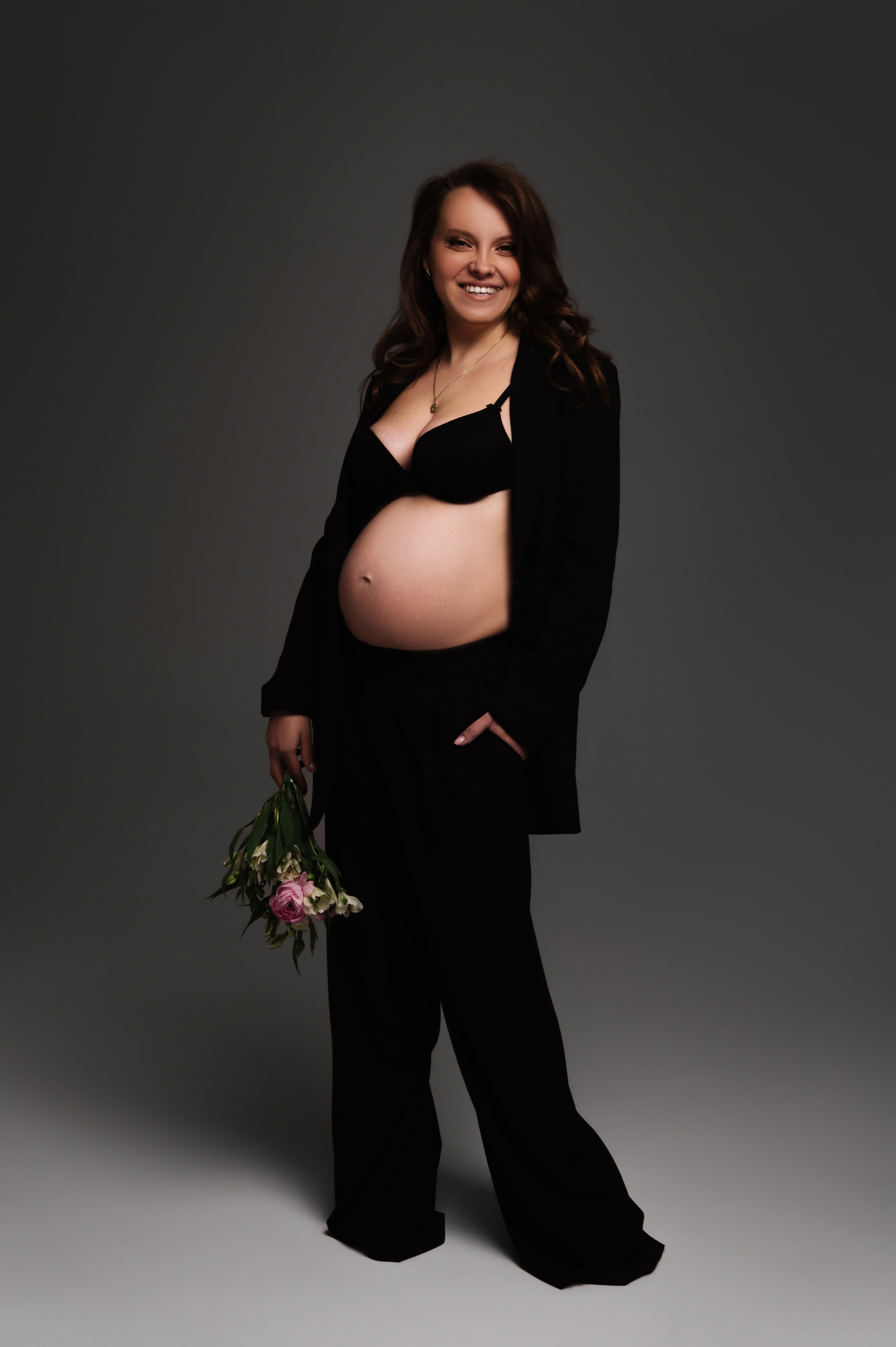 Оксана. Профессиональный фотограф беременности в СПБ. Стильные фотосессии беременности в стиле минимализм и классическая фотография