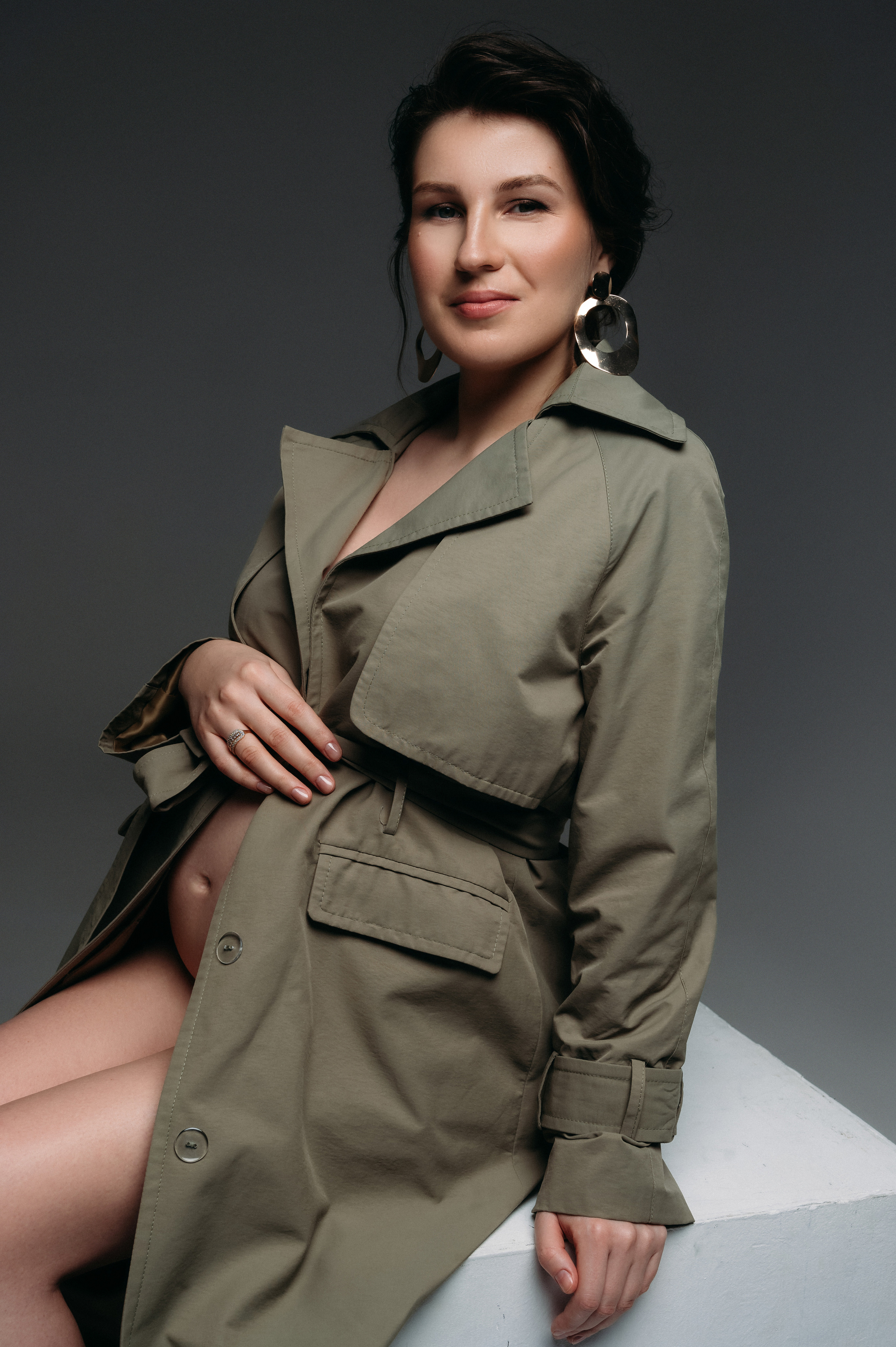 Татьяна в ожидании. Профессиональный фотограф беременности в СПБ. Стильные фотосессии беременности в стиле минимализм и классическая фотография