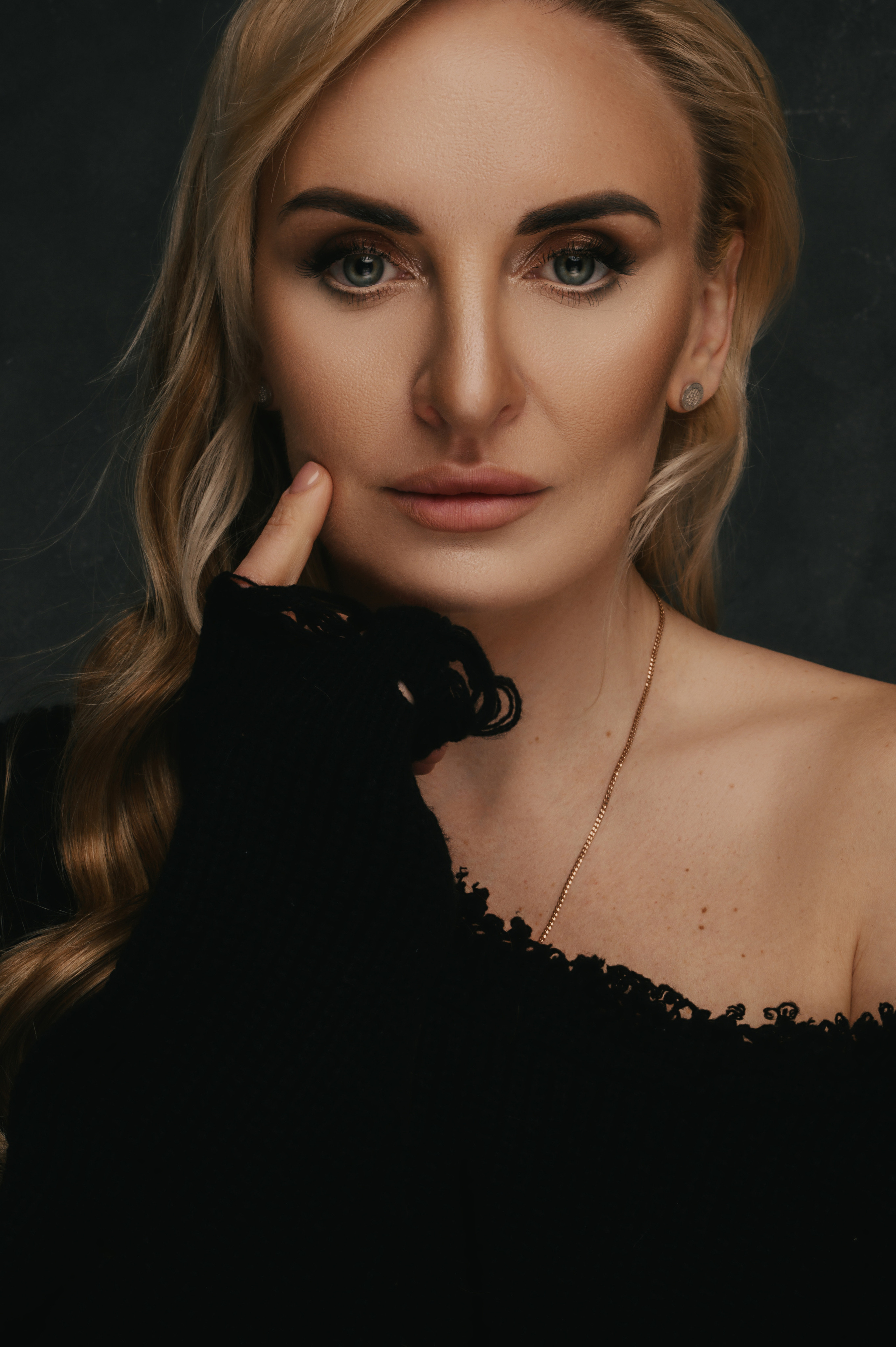 Юлия. Профессиональный фотограф беременности в СПБ. Стильные фотосессии беременности в стиле минимализм и классическая фотография