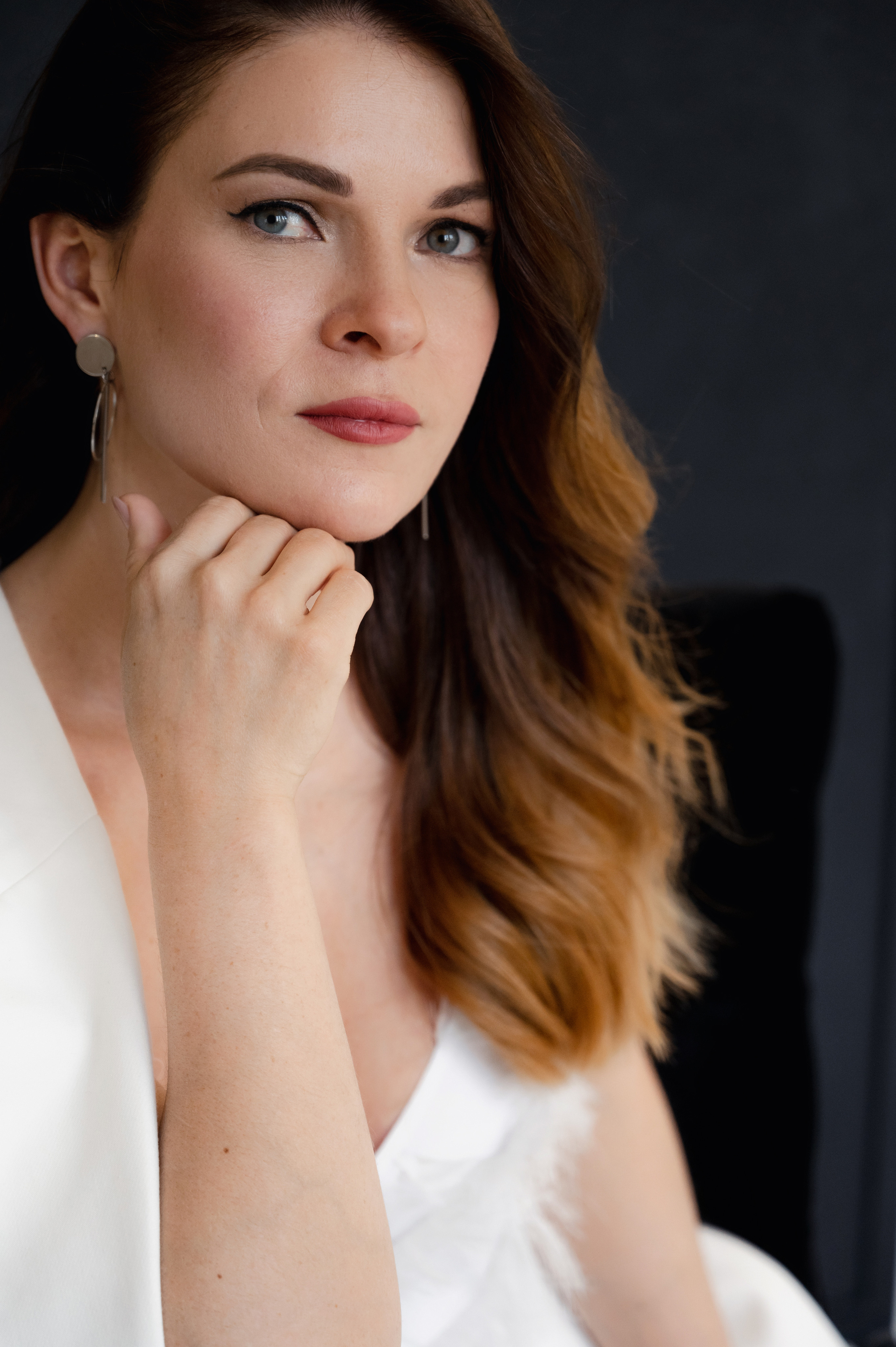 Дарина. Профессиональный фотограф беременности в СПБ. Стильные фотосессии беременности в стиле минимализм и классическая фотография