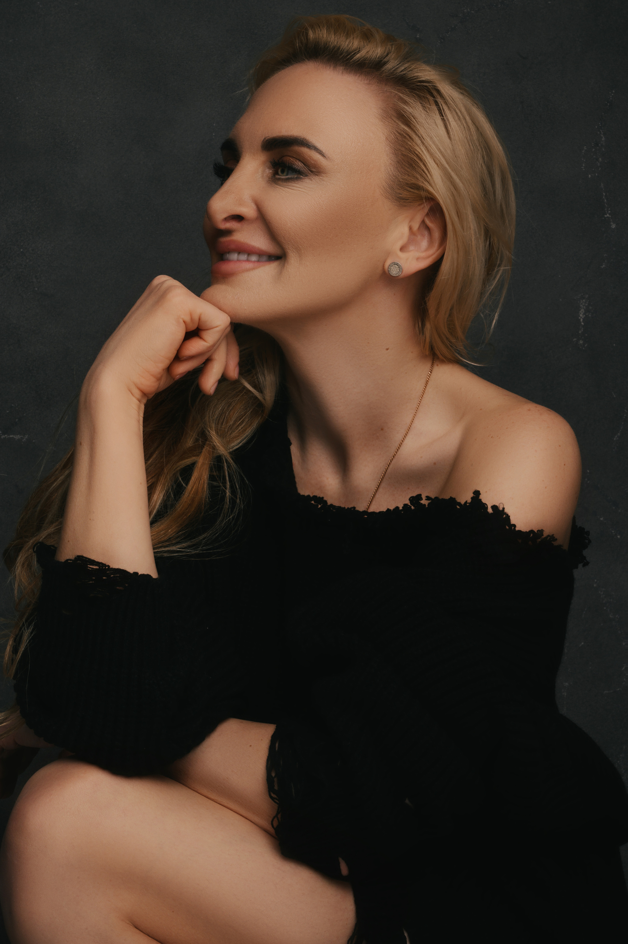 Юлия. Профессиональный фотограф беременности в СПБ. Стильные фотосессии беременности в стиле минимализм и классическая фотография