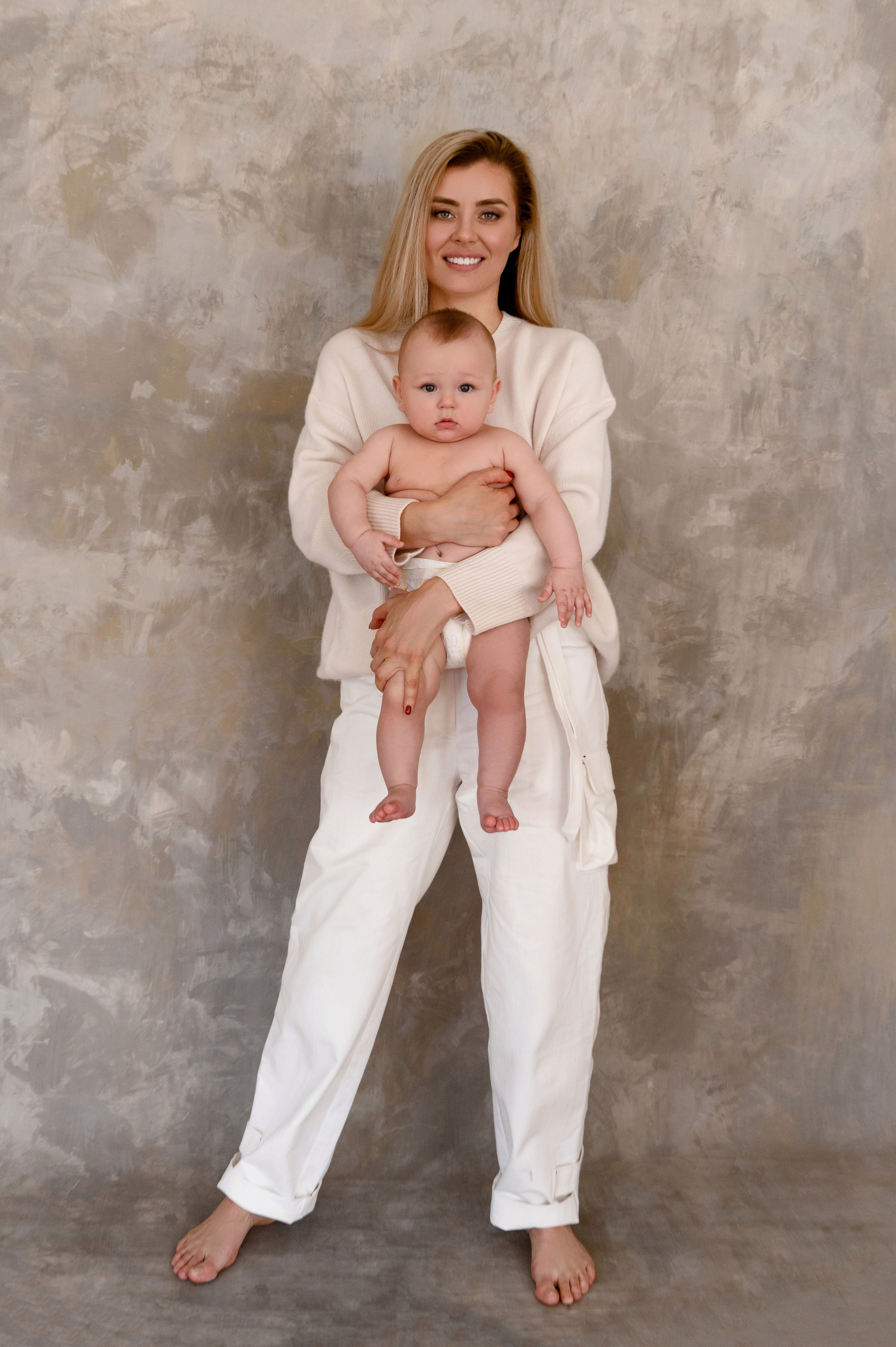 Яна. Профессиональный фотограф беременности в СПБ. Стильные фотосессии беременности в стиле минимализм и классическая фотография