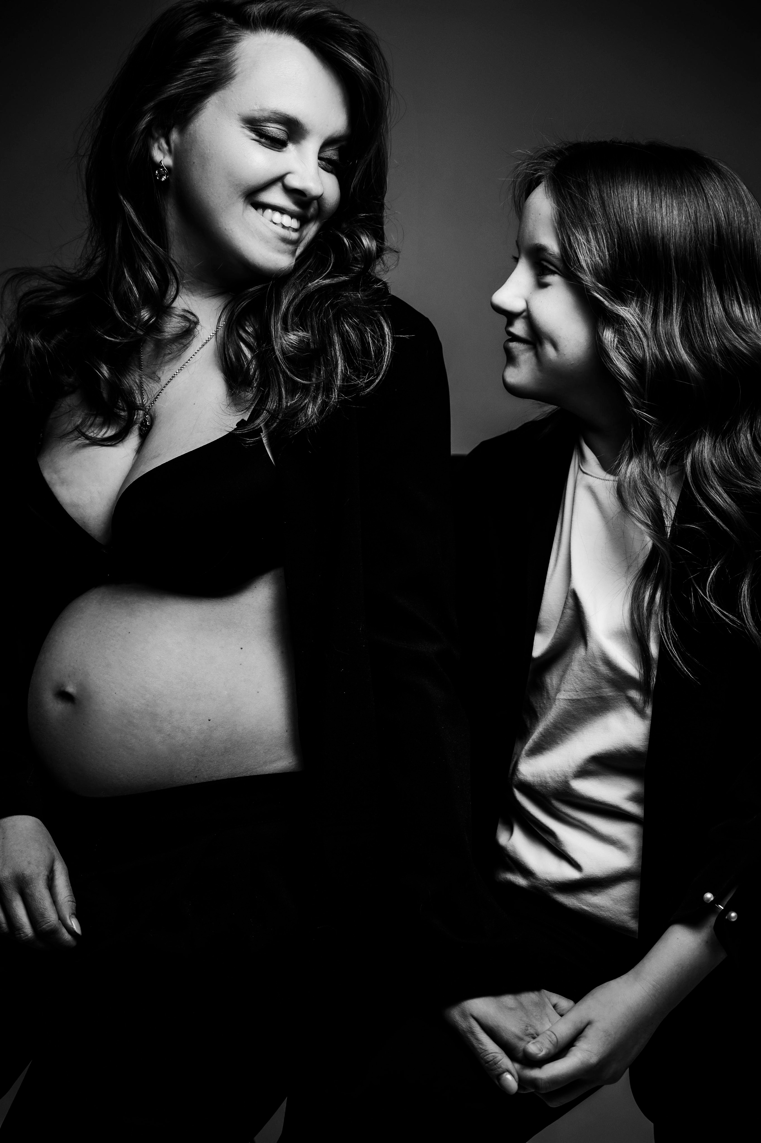 Оксана. Профессиональный фотограф беременности в СПБ. Стильные фотосессии беременности в стиле минимализм и классическая фотография