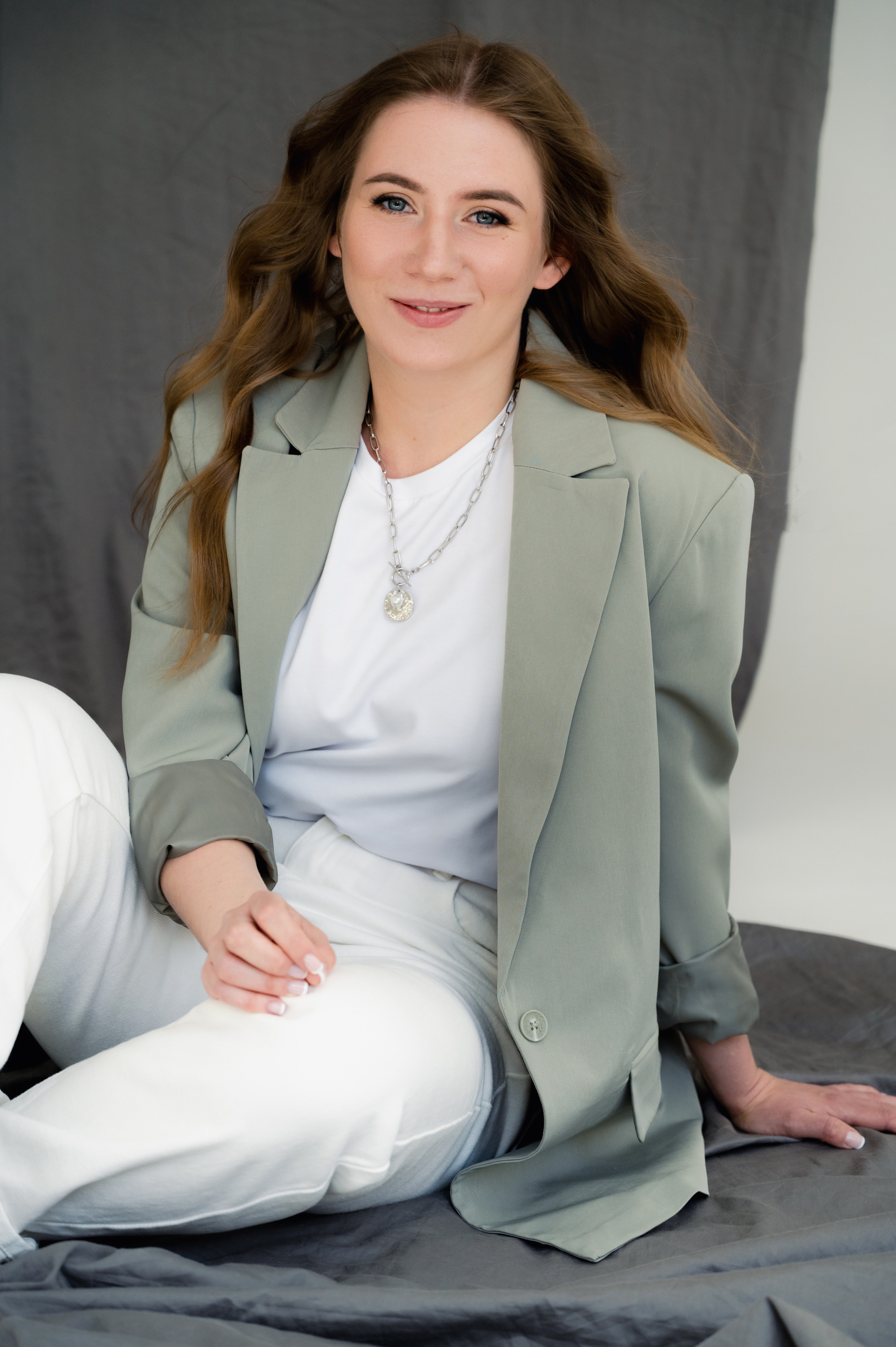 Ксения. Профессиональный фотограф беременности в СПБ. Стильные фотосессии беременности в стиле минимализм и классическая фотография