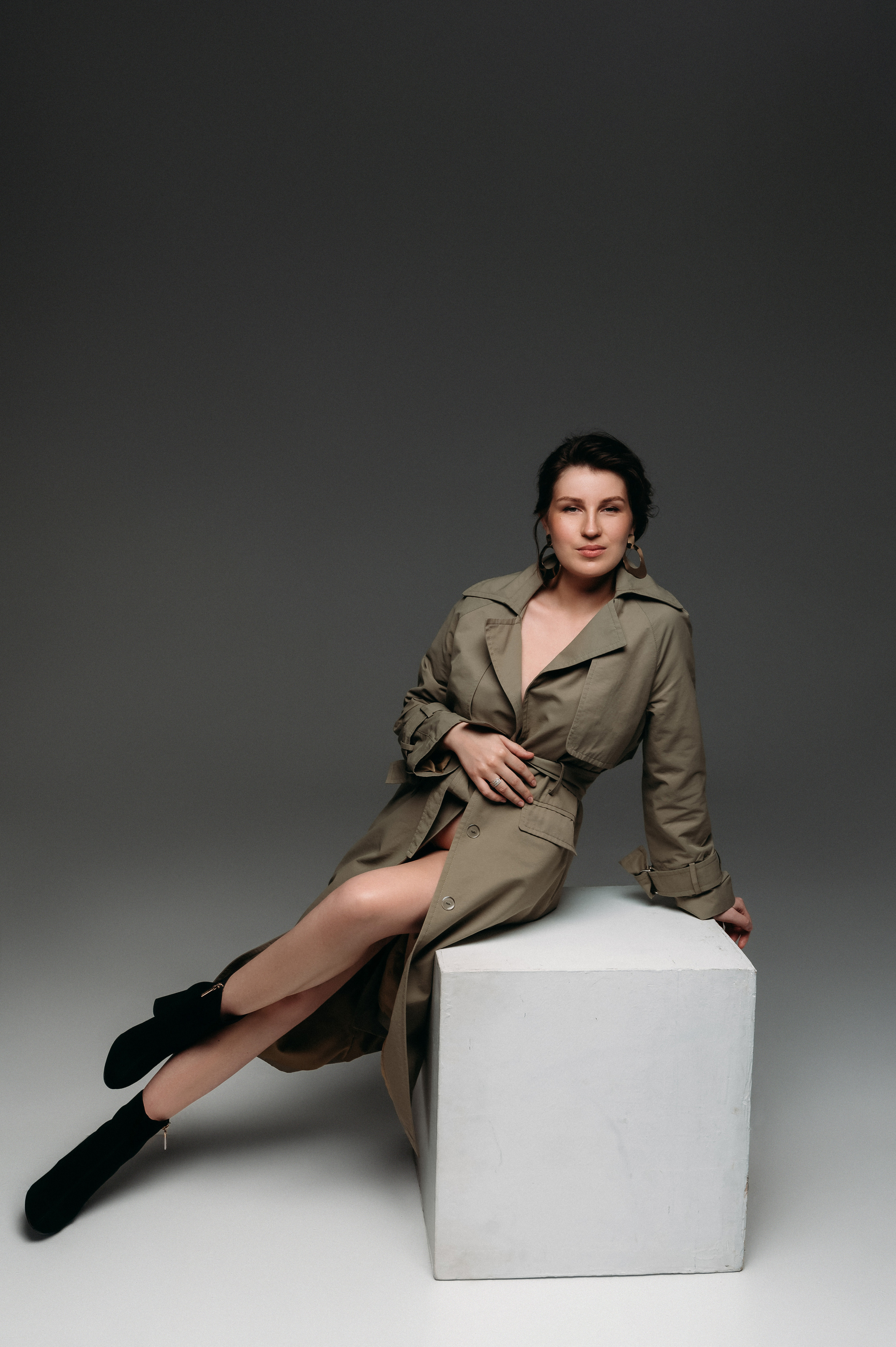 Татьяна в ожидании. Профессиональный фотограф беременности в СПБ. Стильные фотосессии беременности в стиле минимализм и классическая фотография