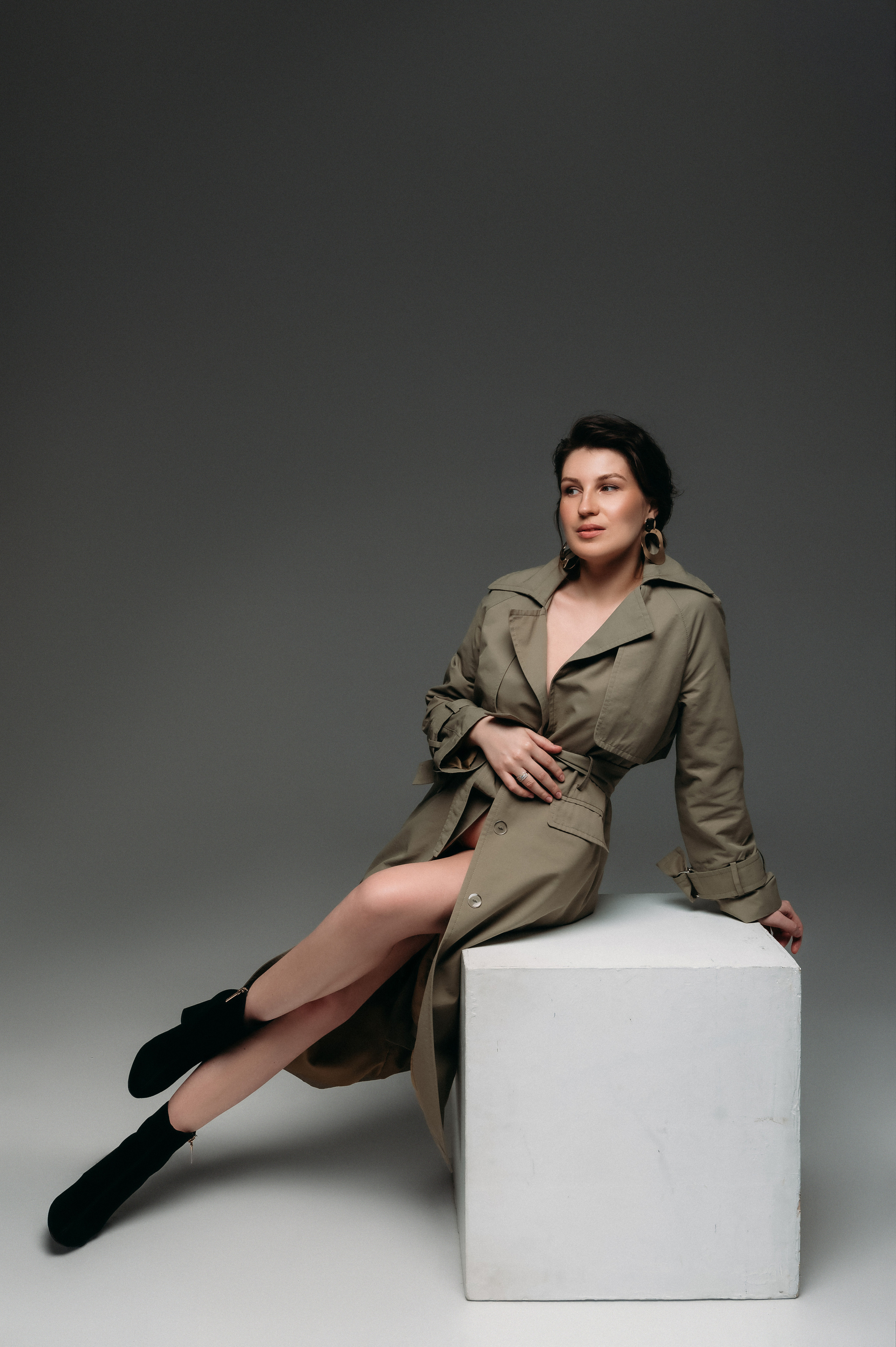 Татьяна в ожидании. Профессиональный фотограф беременности в СПБ. Стильные фотосессии беременности в стиле минимализм и классическая фотография