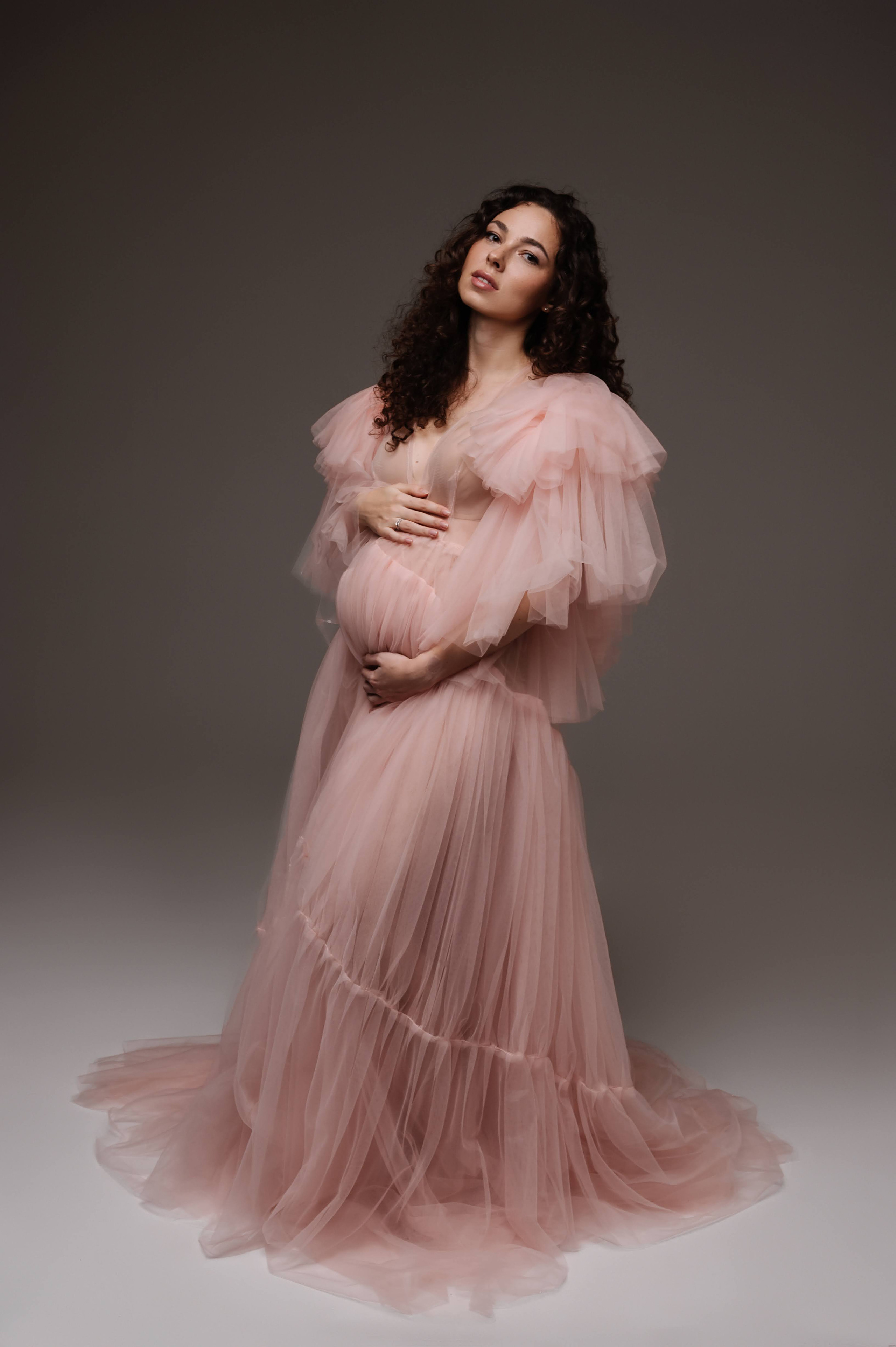 Фотосъемка беременности. Профессиональный фотограф беременности в СПБ. Стильные фотосессии беременности в стиле минимализм и классическая фотография