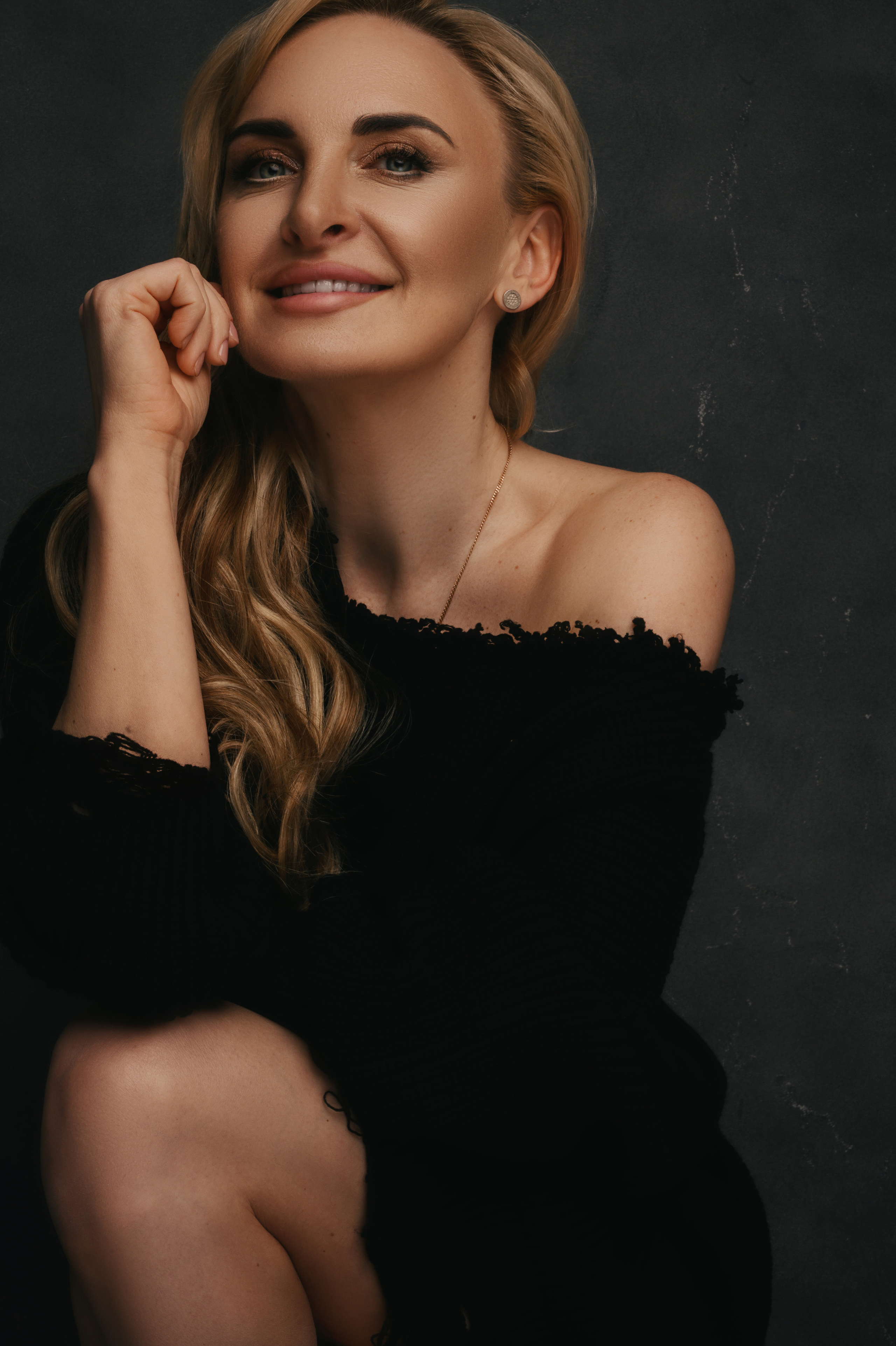 Юлия. Профессиональный фотограф беременности в СПБ. Стильные фотосессии беременности в стиле минимализм и классическая фотография