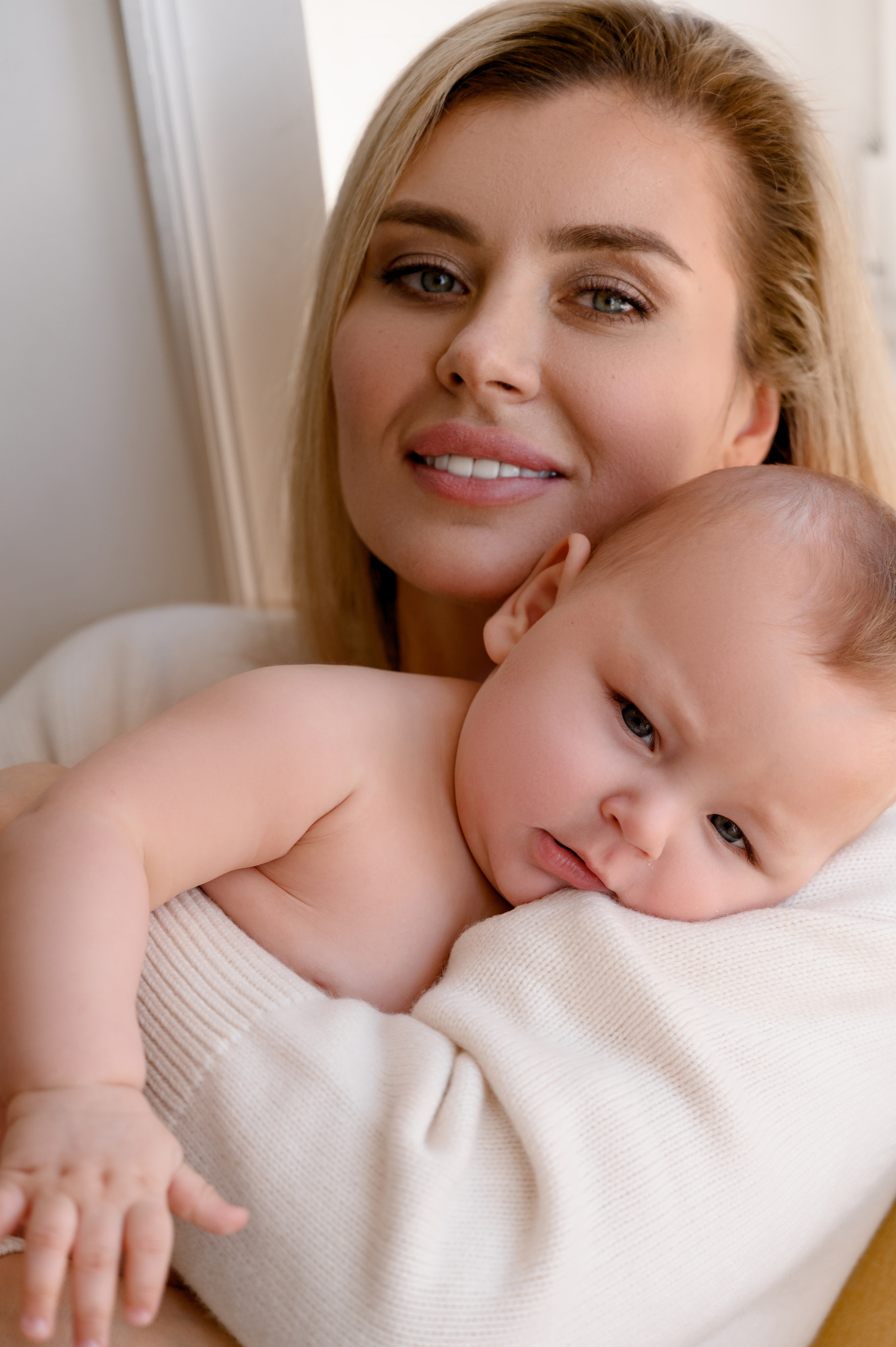 Яна. Профессиональный фотограф беременности в СПБ. Стильные фотосессии беременности в стиле минимализм и классическая фотография