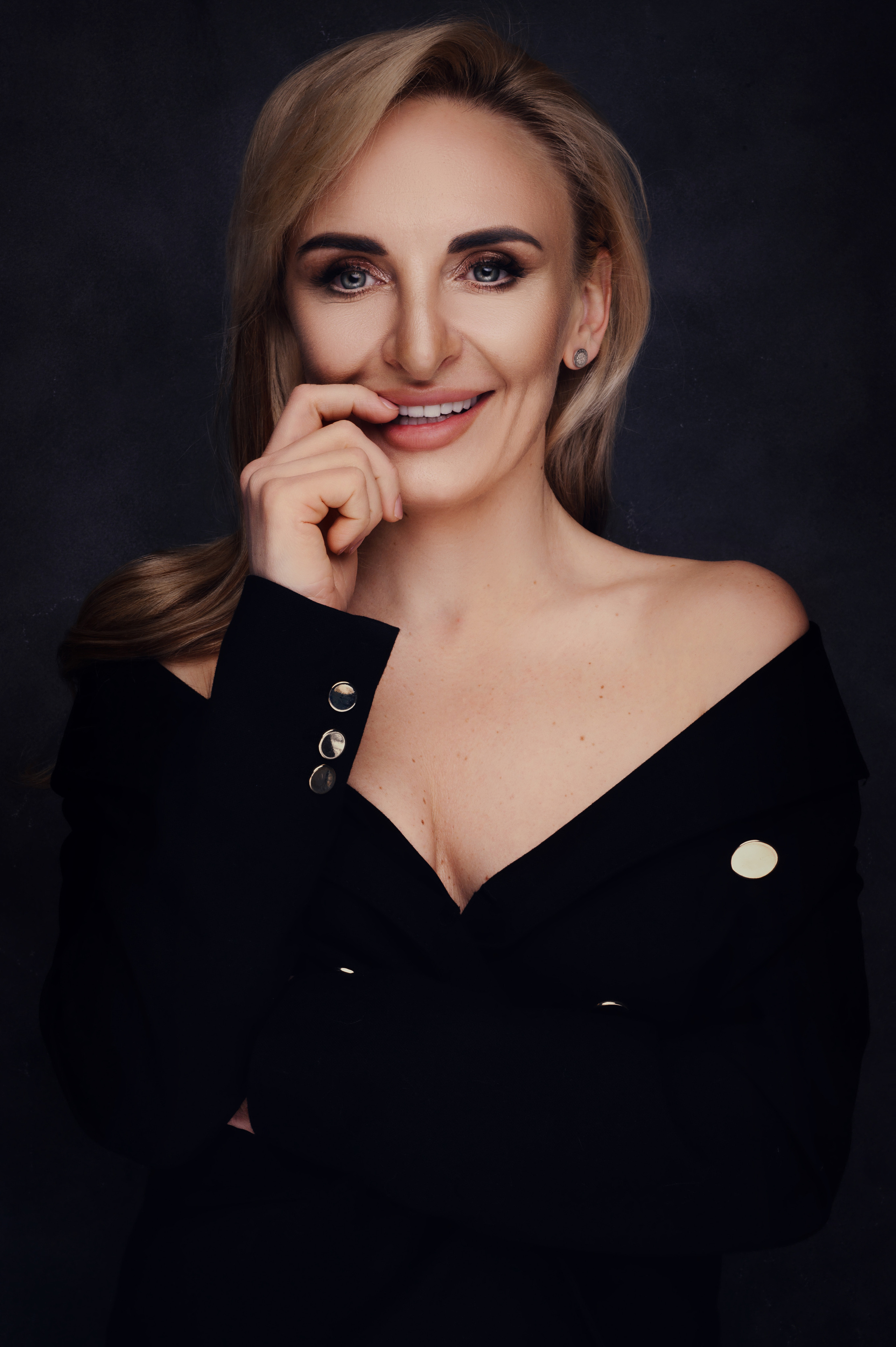 Юлия. Профессиональный фотограф беременности в СПБ. Стильные фотосессии беременности в стиле минимализм и классическая фотография