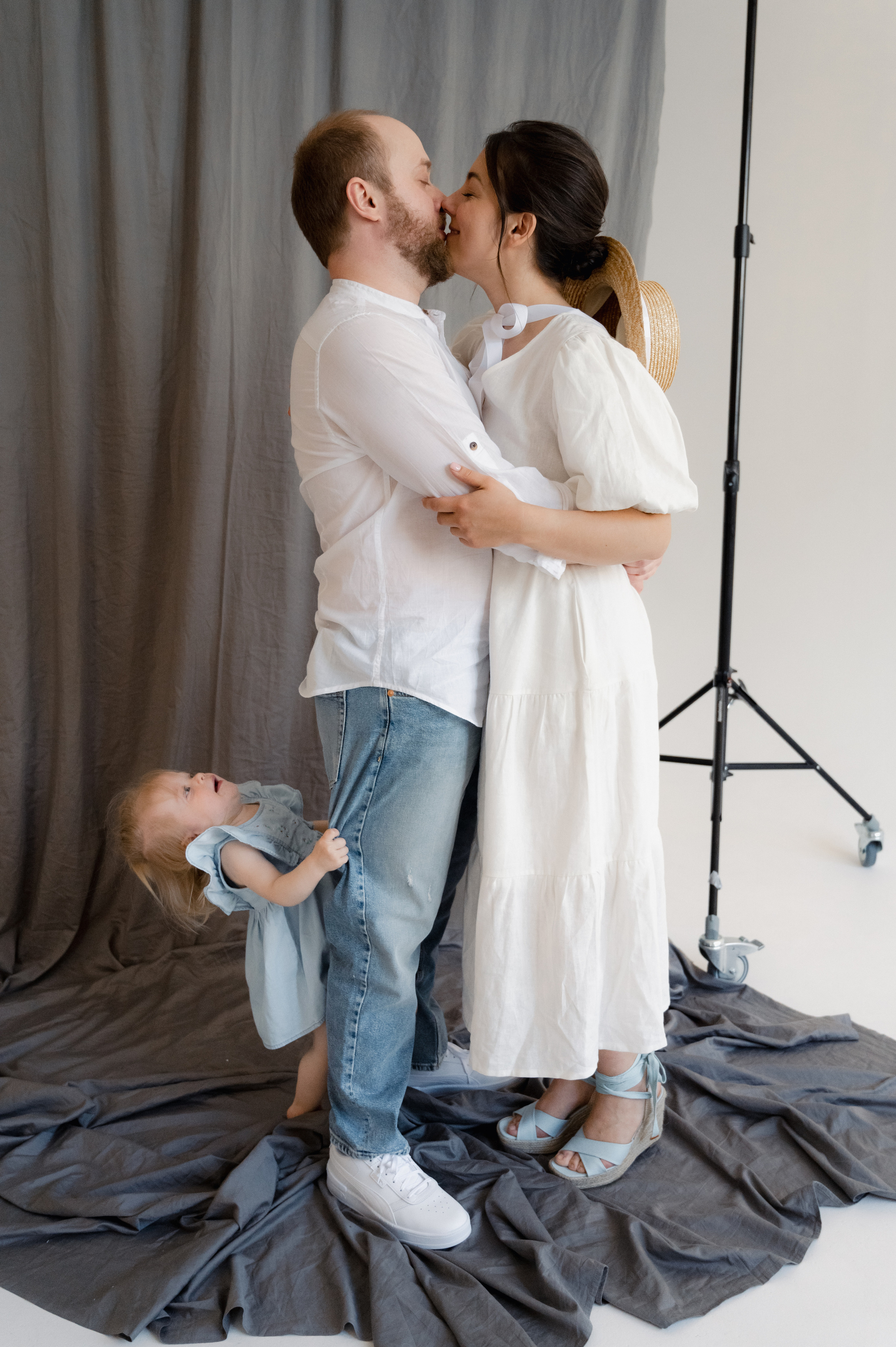 Алина. Профессиональный фотограф беременности в СПБ. Стильные фотосессии беременности в стиле минимализм и классическая фотография