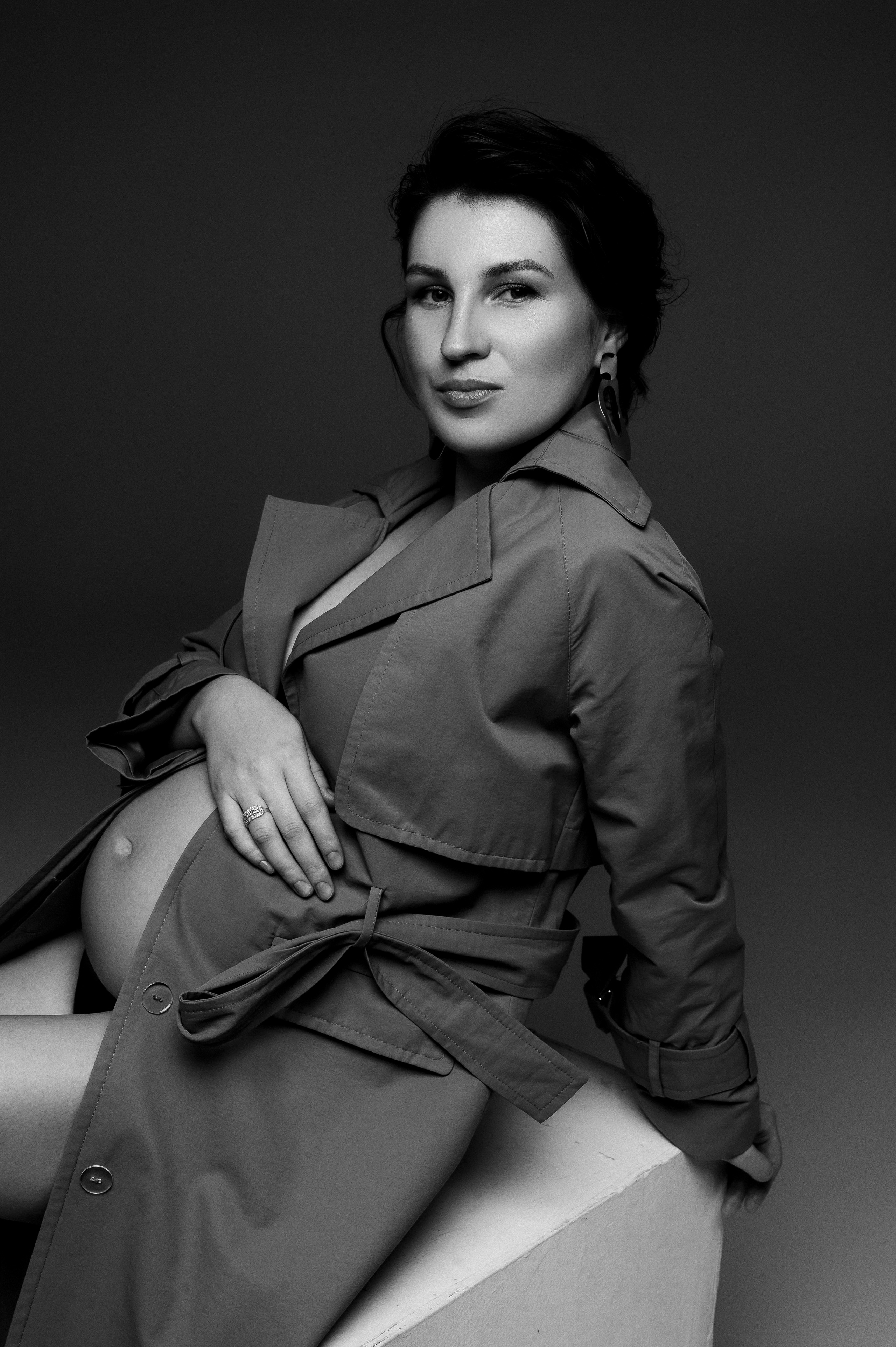 Татьяна в ожидании. Профессиональный фотограф беременности в СПБ. Стильные фотосессии беременности в стиле минимализм и классическая фотография