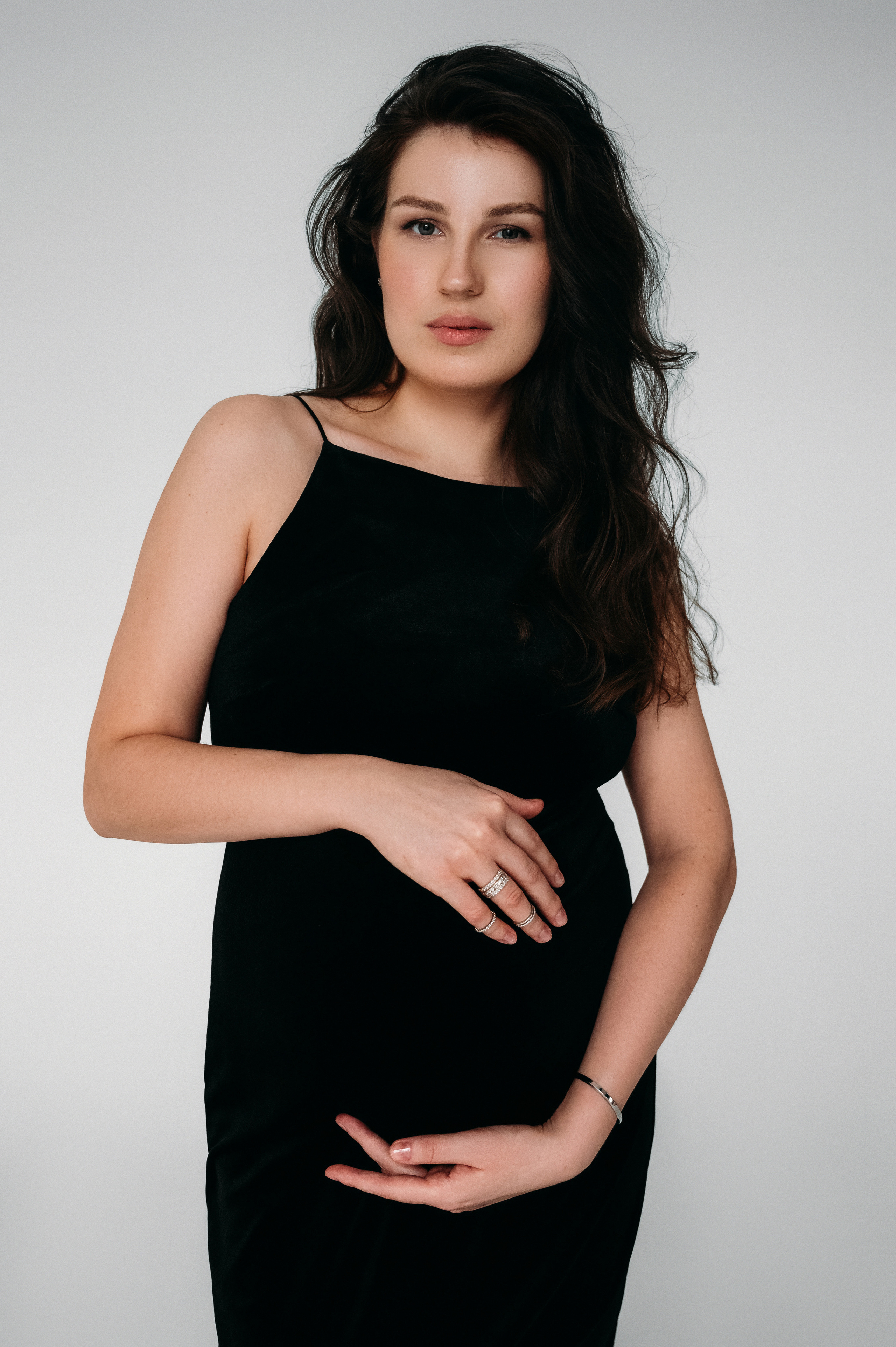 Татьяна в ожидании. Профессиональный фотограф беременности в СПБ. Стильные фотосессии беременности в стиле минимализм и классическая фотография