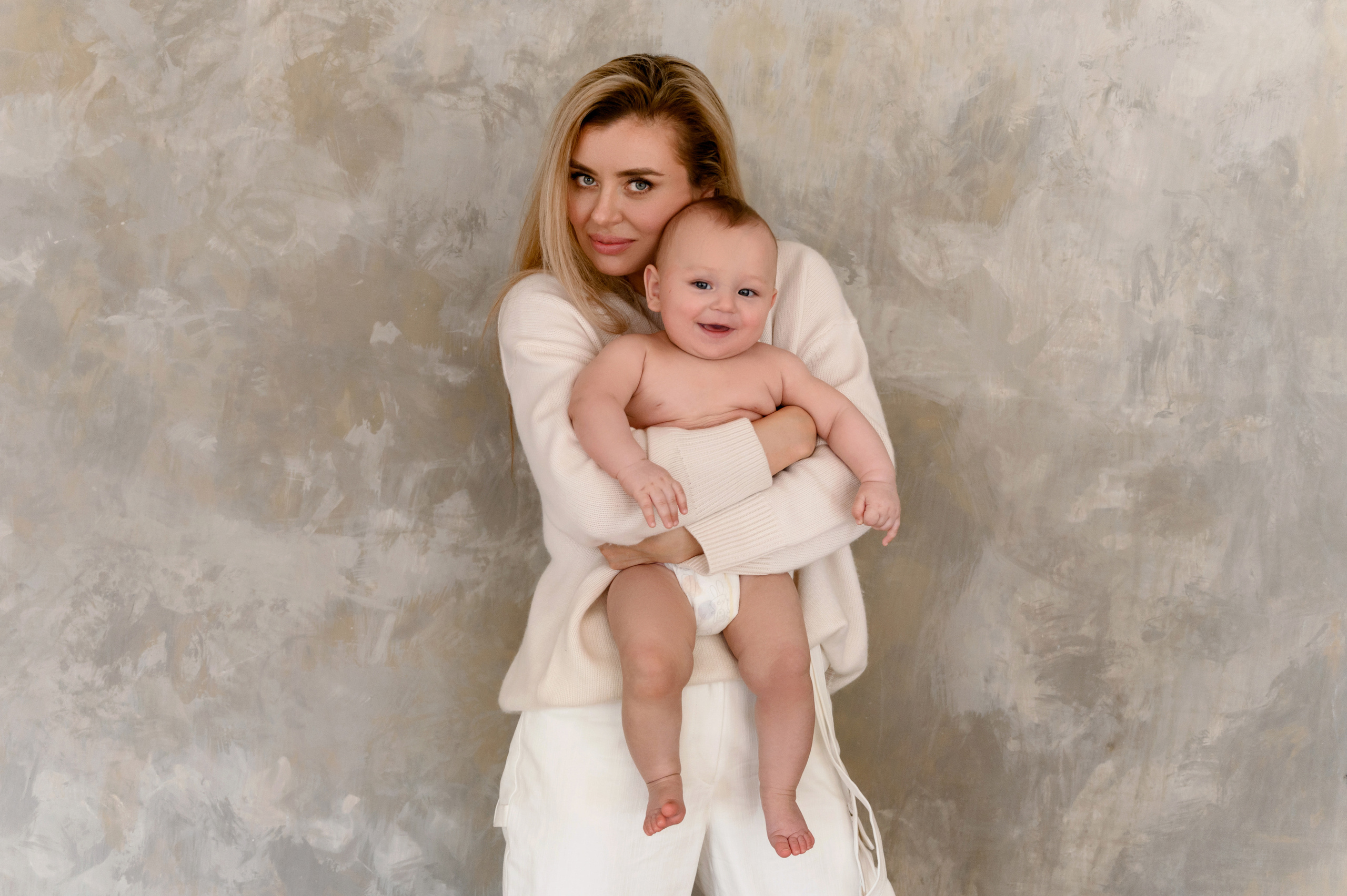 Яна. Профессиональный фотограф беременности в СПБ. Стильные фотосессии беременности в стиле минимализм и классическая фотография