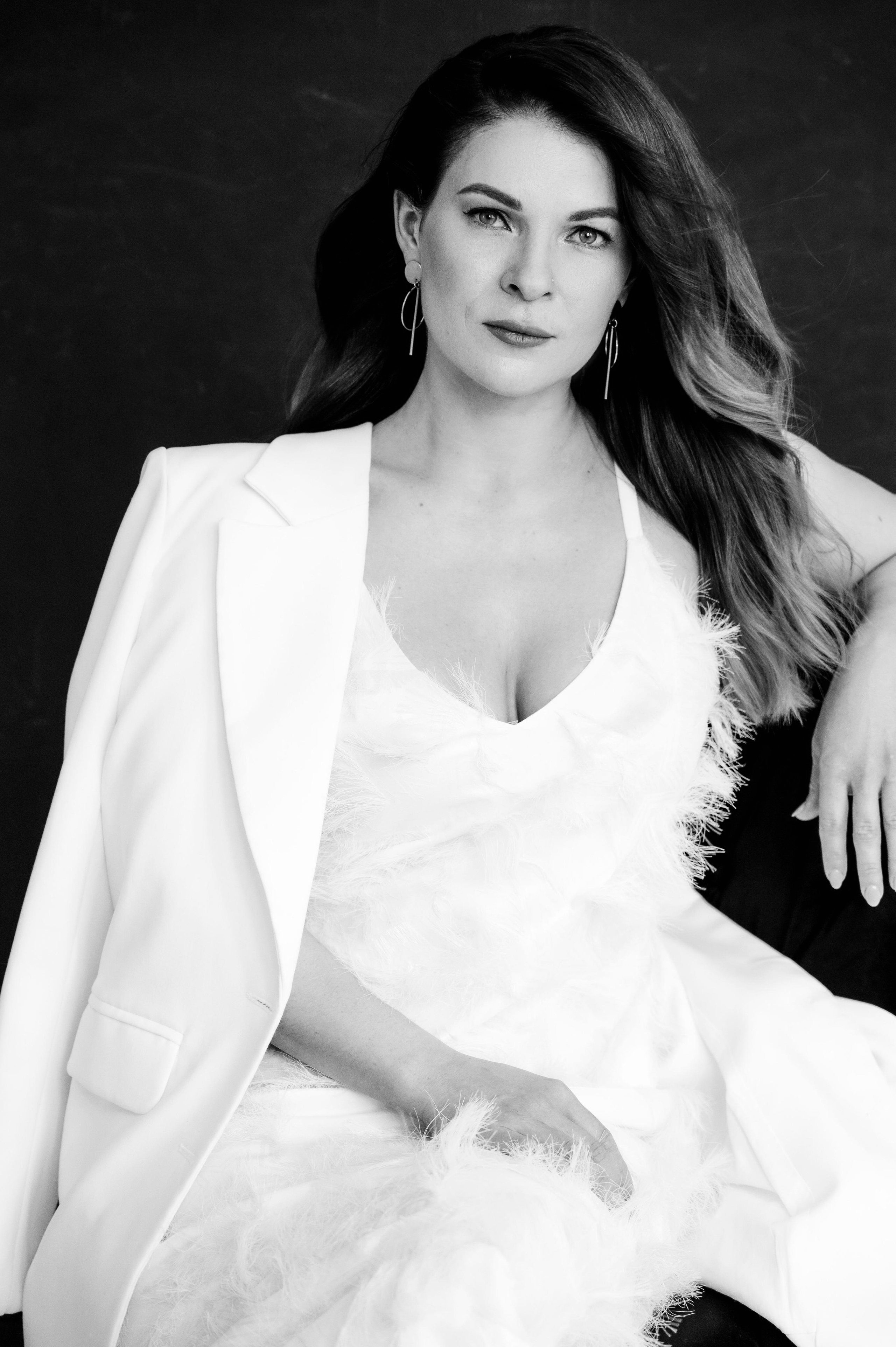 Дарина. Профессиональный фотограф беременности в СПБ. Стильные фотосессии беременности в стиле минимализм и классическая фотография