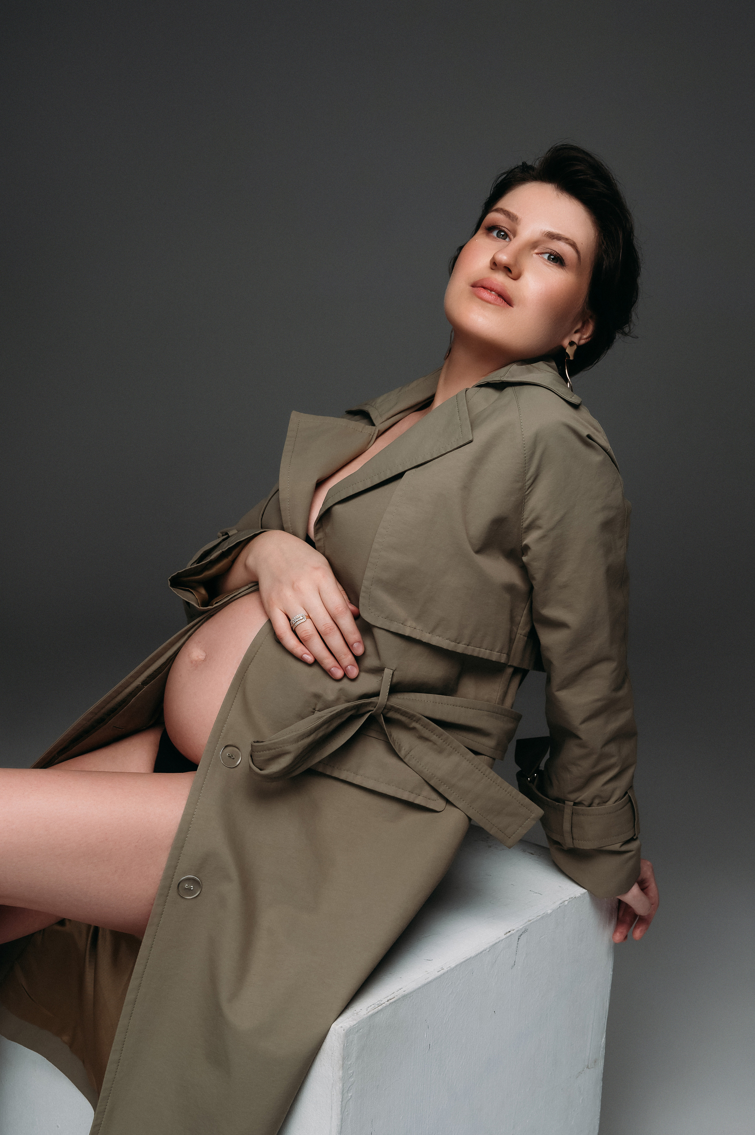 Татьяна в ожидании. Профессиональный фотограф беременности в СПБ. Стильные фотосессии беременности в стиле минимализм и классическая фотография