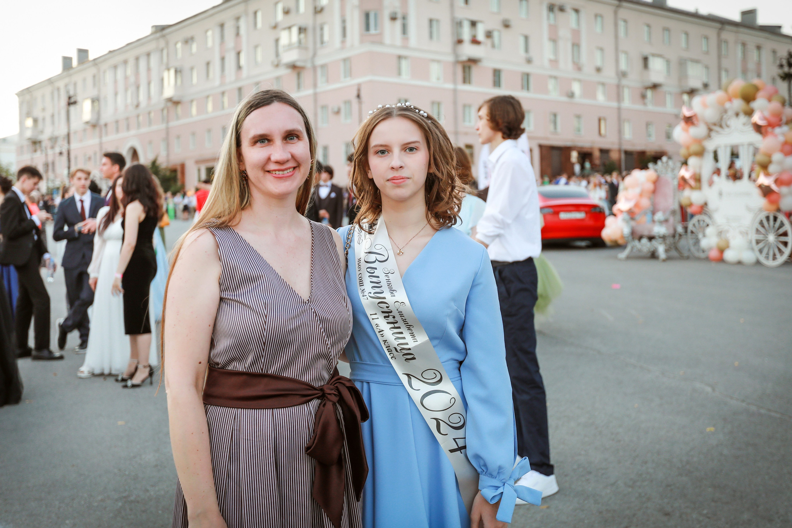 ПРО ВЫПУСКНОЙ на Площади Ленина. Medlori fotobook Выпускные альбомы в Липецке Лариса Медведева