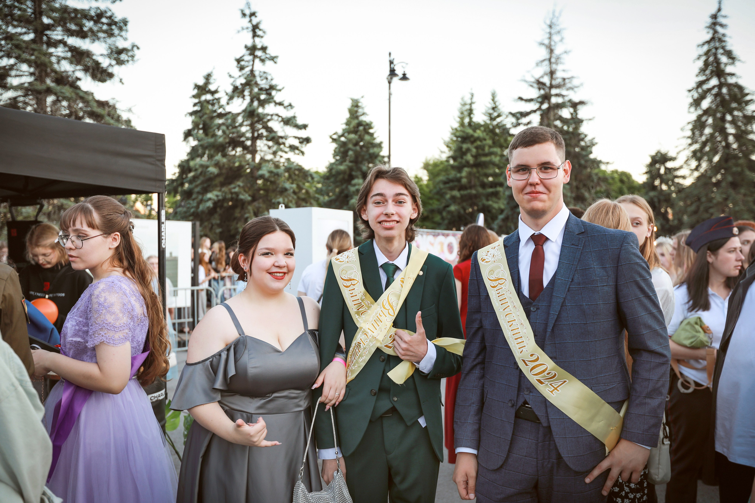 ПРО ВЫПУСКНОЙ на Площади Ленина. Medlori fotobook Выпускные альбомы в Липецке Лариса Медведева