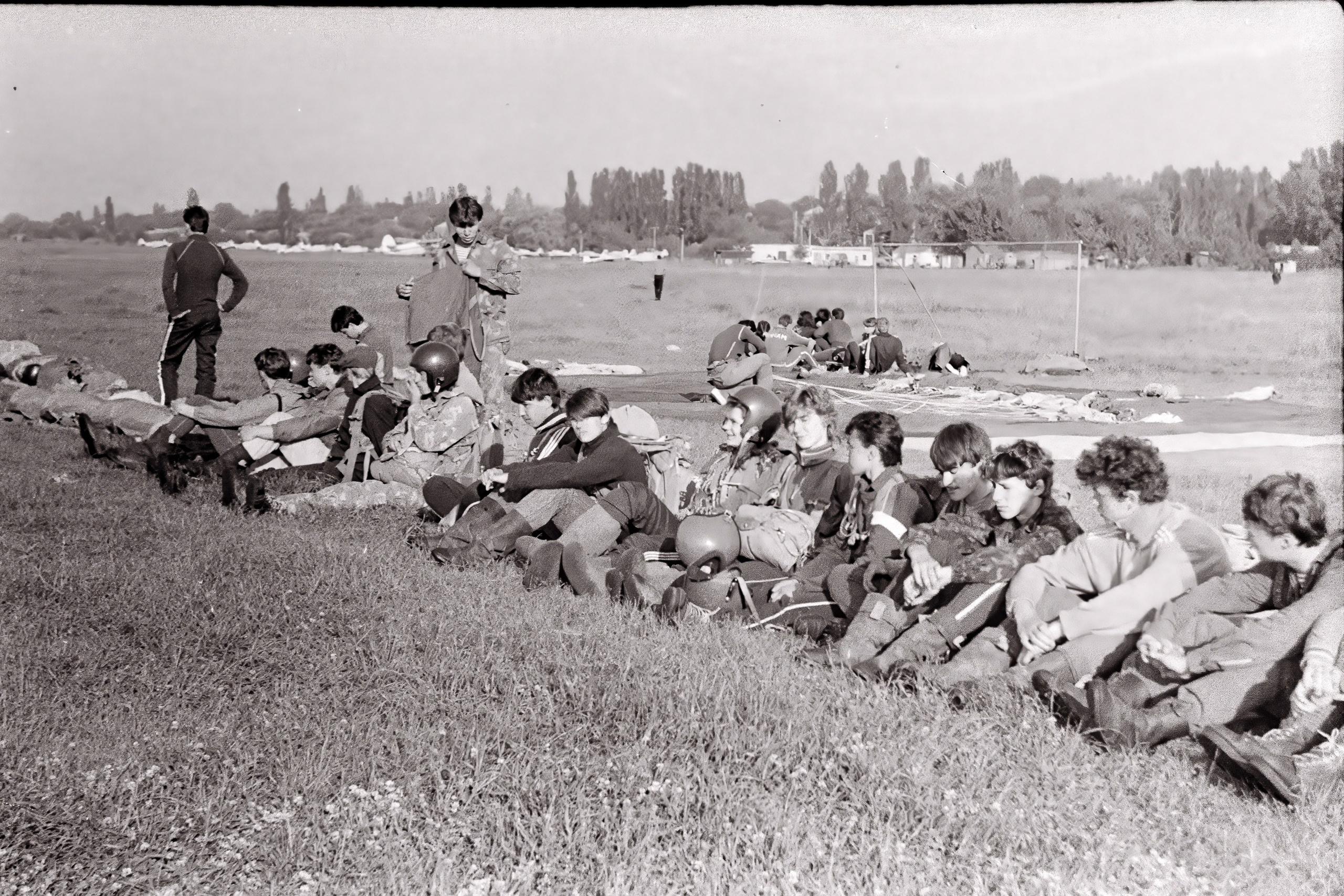 Парашютные сборы 1990 год съемка на ч/б пленку оцифровка 2024 год. Профессиональная фотосъемка. Ростов-на-Дону