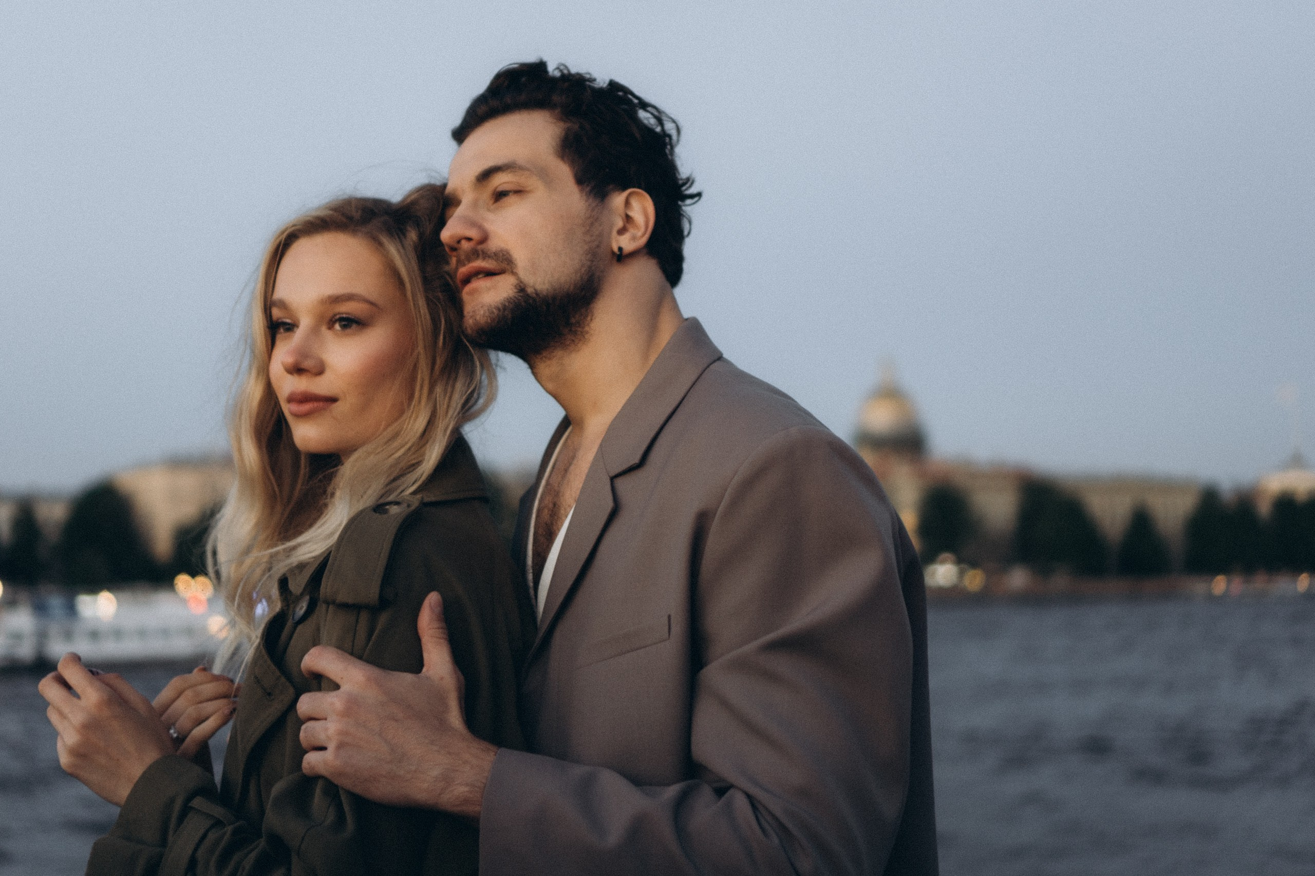 СВАДЕБНАЯ СЬЕМКА ПАРЫ НА РАССВЕТЕ В БЕЛЫЕ НОЧИ И ПРОГУЛКА С РАЗВОДНЫМИ МОСТАМИ И ПИКНИК ВОЗЛЕ ИСАКИЕВСКОГО СОБОРА. Профессиональный фотограф, Санкт-Петербург — Виктория Богомолова