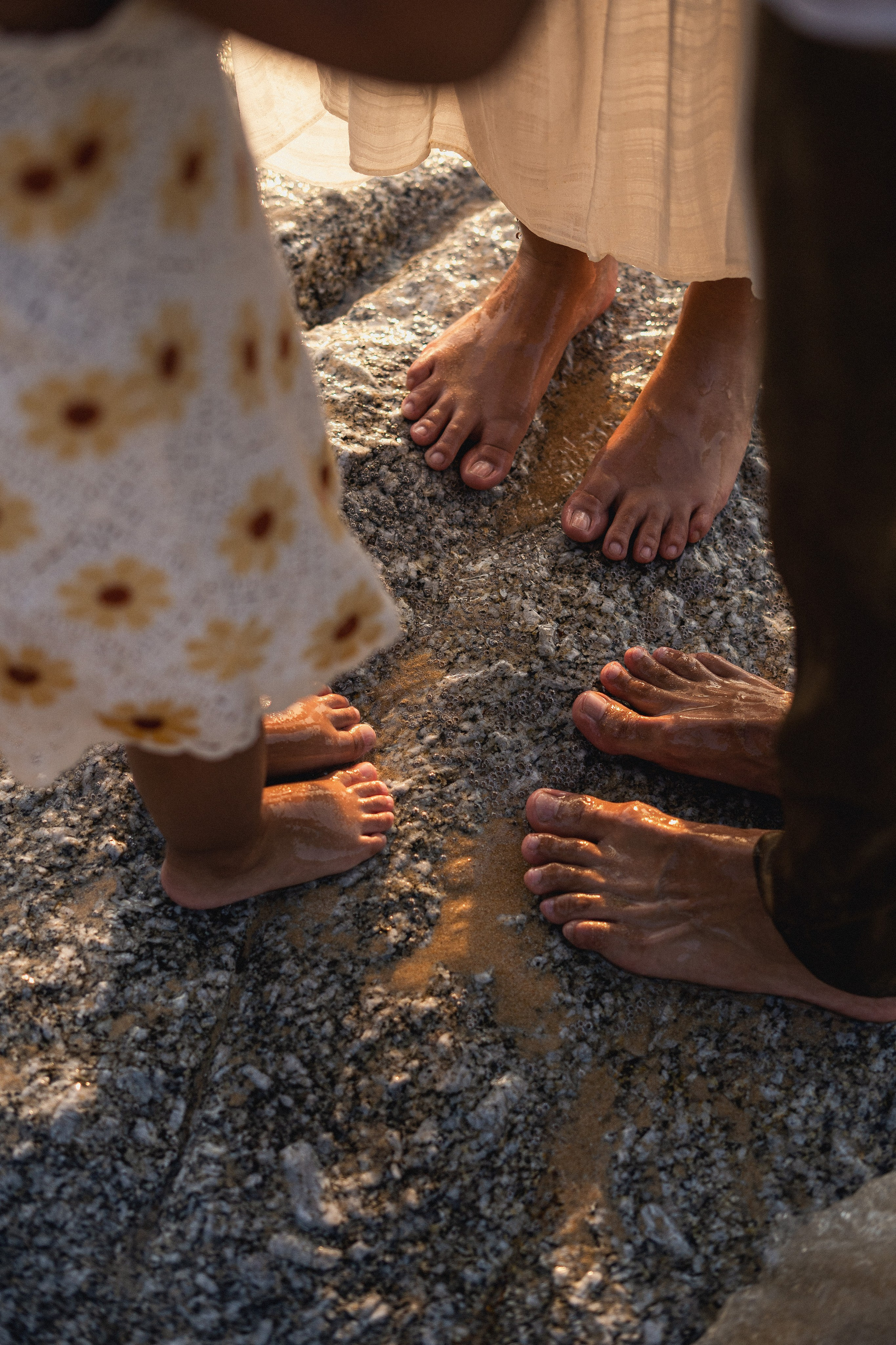 Семейная фотосъёмка на Пхукете – тепло, искренность и любовь вашей семьи на фотографиях. Ян Долматов — фотограф, видеограф и продюсер на Пхукете, Таиланд