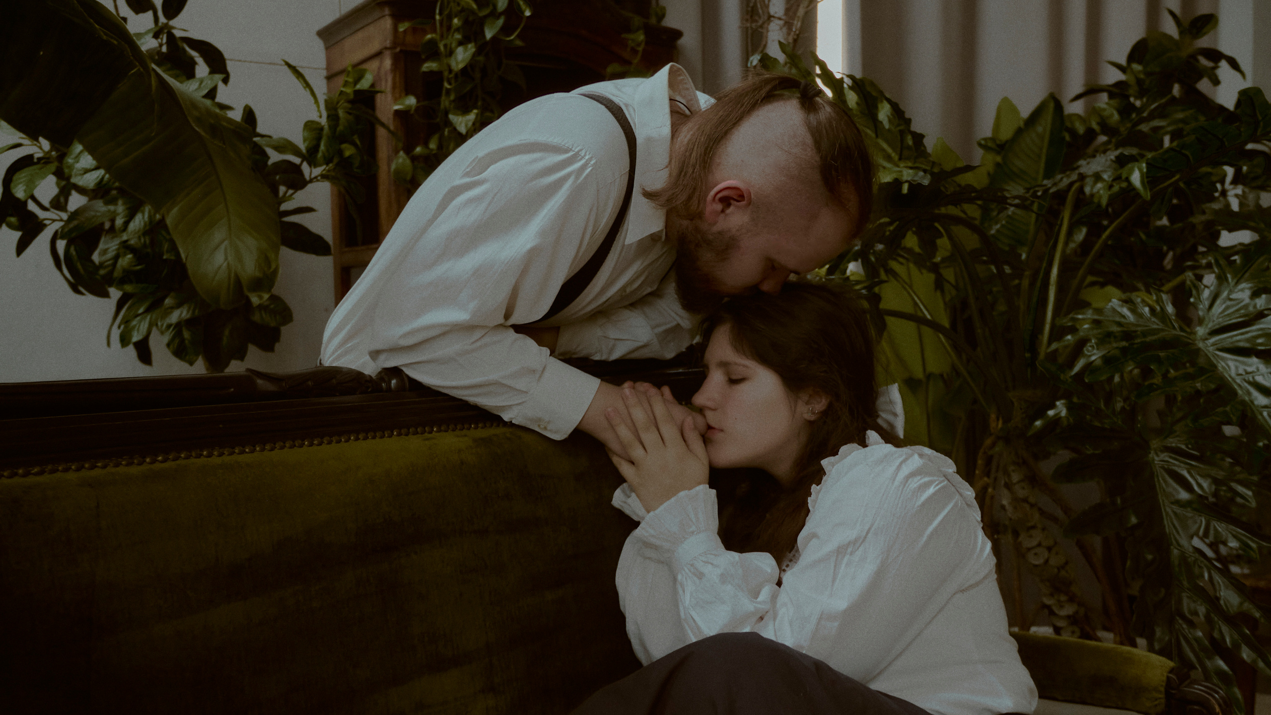 Оранжерея. Фотограф лавстори Москва/МО Приятелева Ангелина