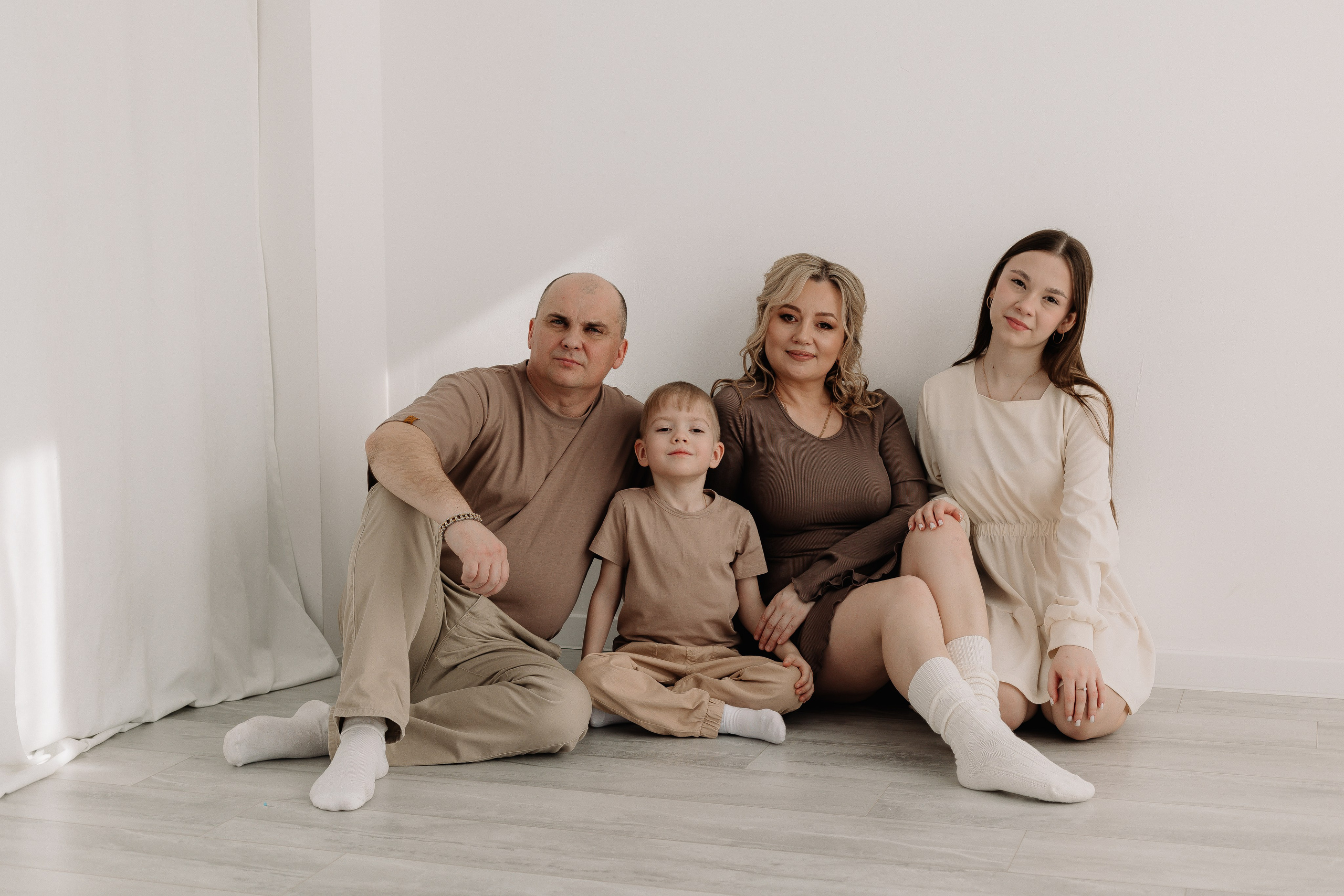 Семейная фотосессия в студии. Свадебный и семейный фотограф в Нижнекамске, Набережных Челнах