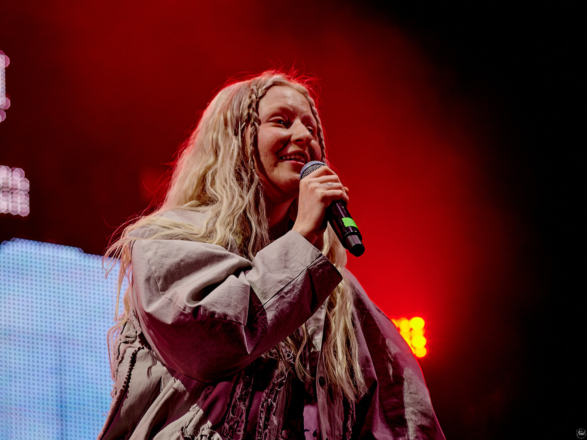 Тося Чайкина на фестивале Ural Music Night 2023. Фотографии отовсюду и обо всем