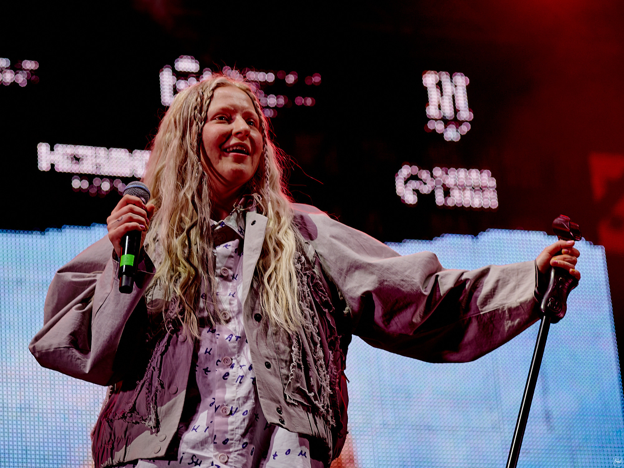 Тося Чайкина на фестивале Ural Music Night 2023. Фотографии отовсюду и обо всем