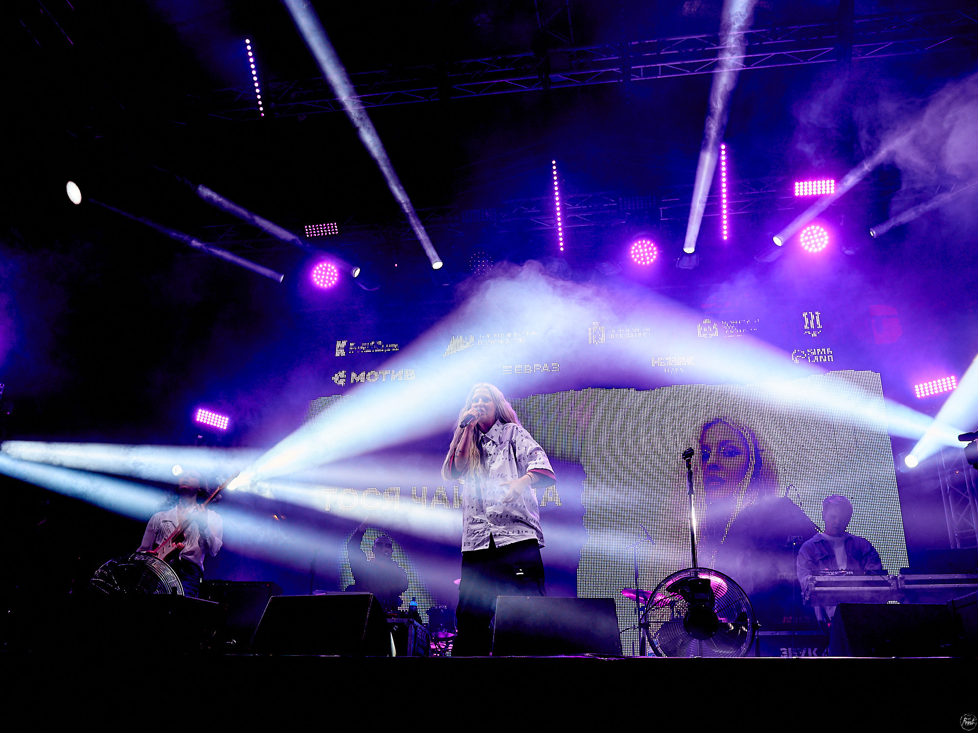 Тося Чайкина на фестивале Ural Music Night 2023. Фотографии отовсюду и обо всем