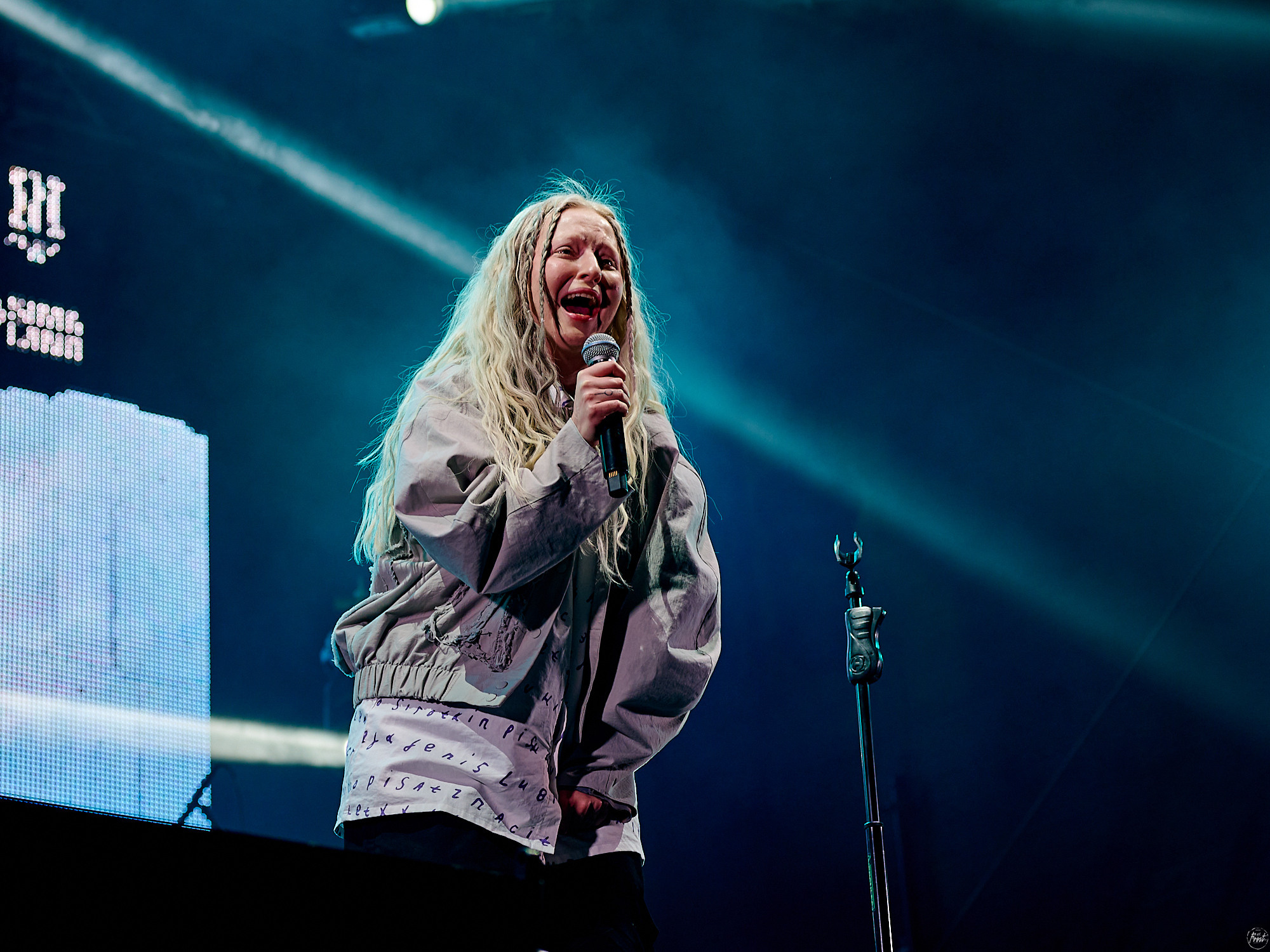 Тося Чайкина на фестивале Ural Music Night 2023. Фотографии отовсюду и обо всем