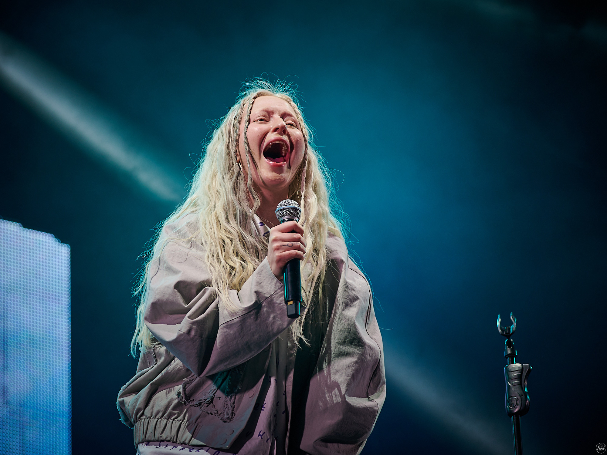 Тося Чайкина на фестивале Ural Music Night 2023. Фотографии отовсюду и обо всем