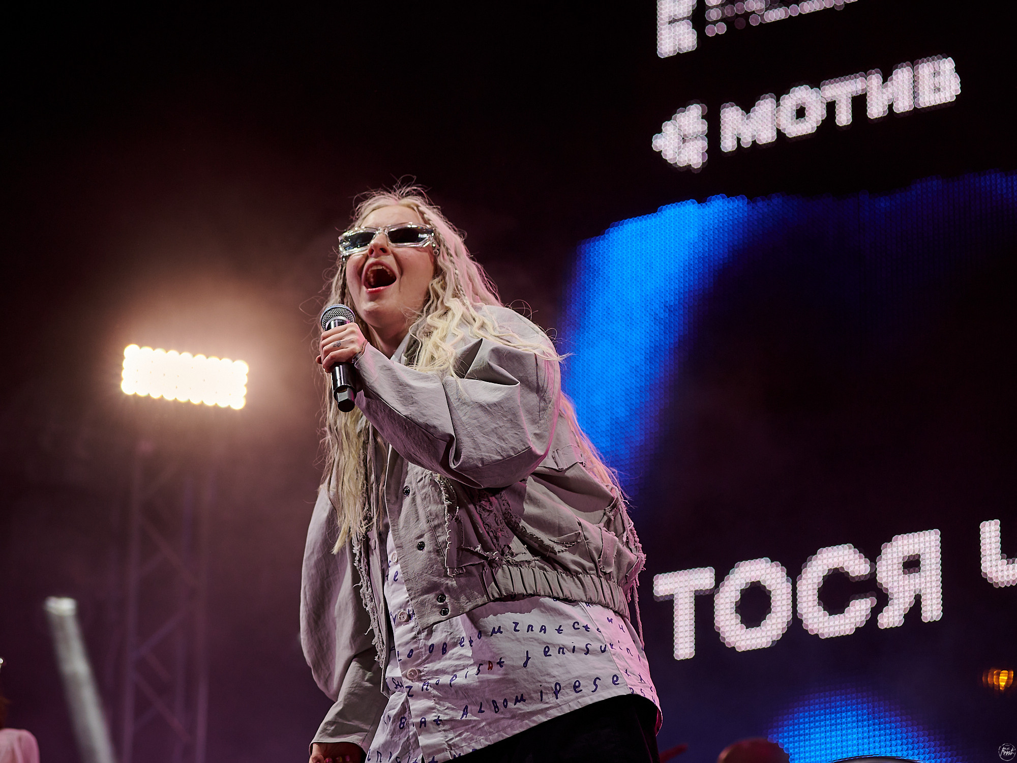 Тося Чайкина на фестивале Ural Music Night 2023. Фотографии отовсюду и обо всем