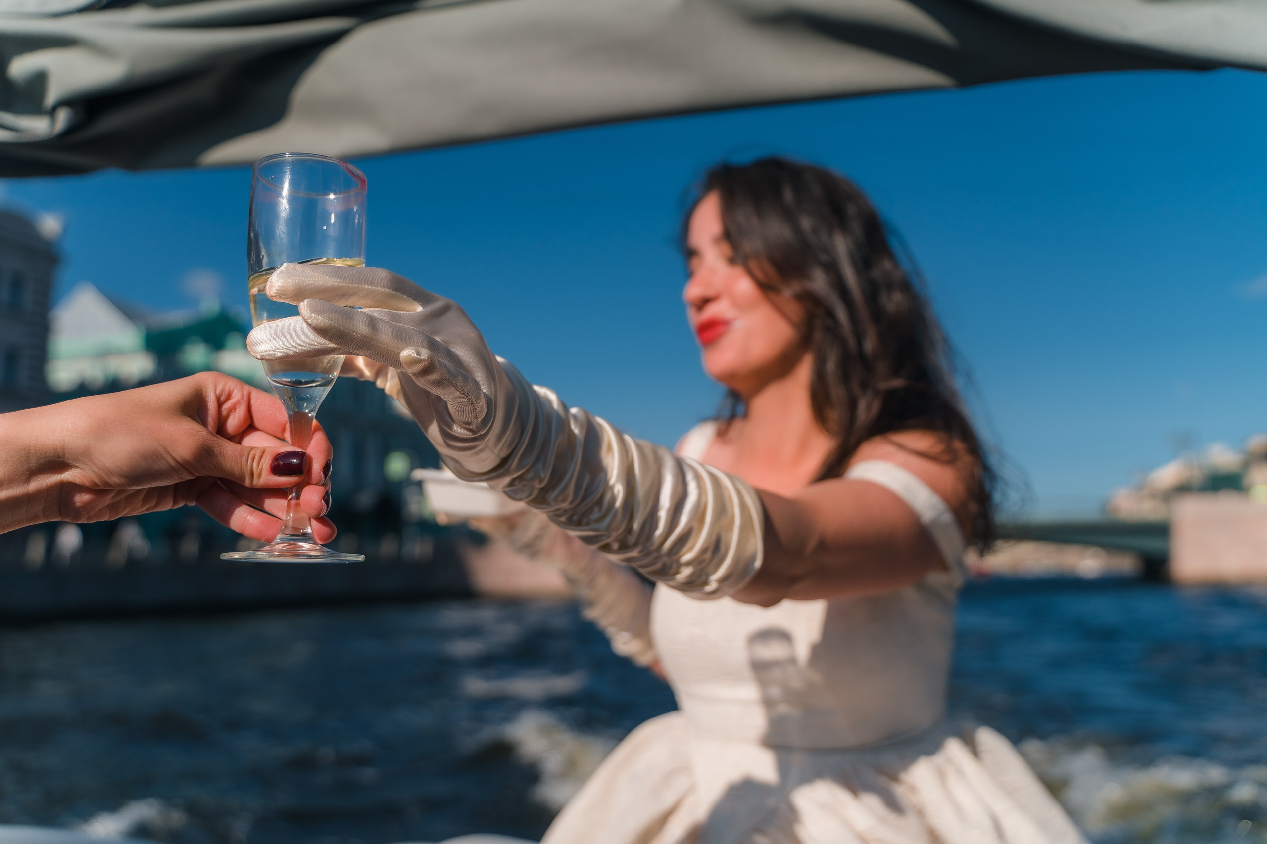 Фотосъемка девичника, встреча девушек, веселые женские портреты