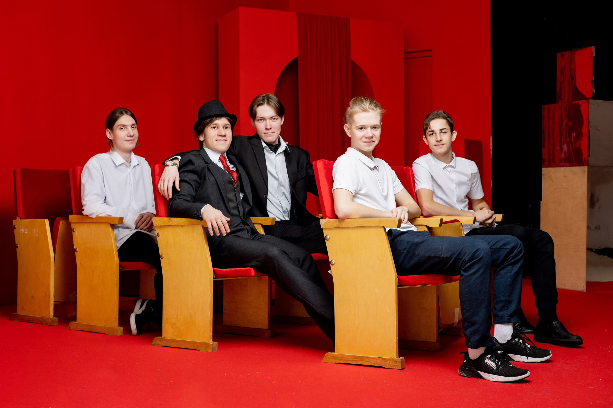 Зал Fashion. Выпускные альбомы. Школьный и семейный фотограф Виктория Игнатьева