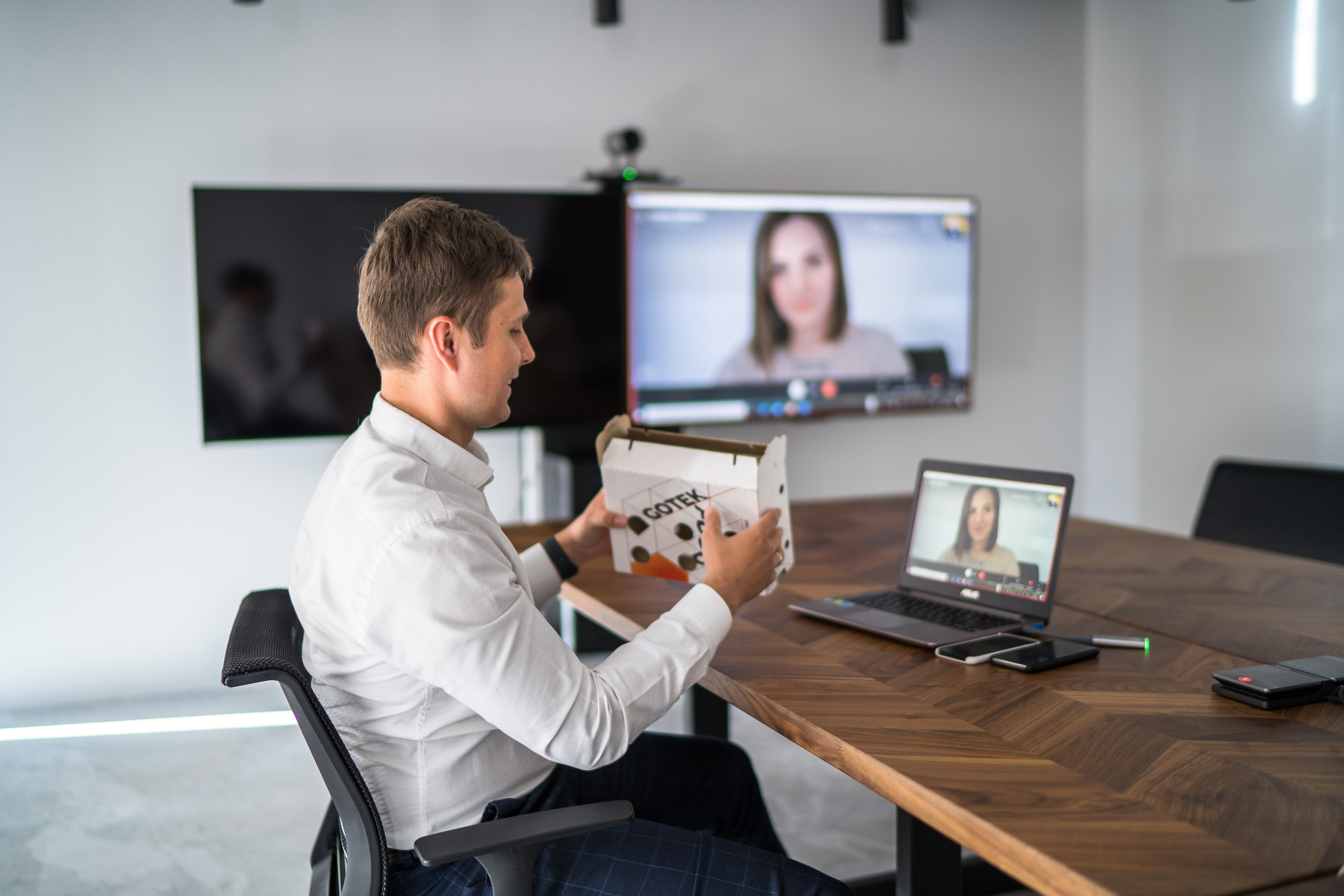 Корпоративная съемка, корпоративная фотосъемка. Каталожная и промышленная съемка в Москве Александр Плонский