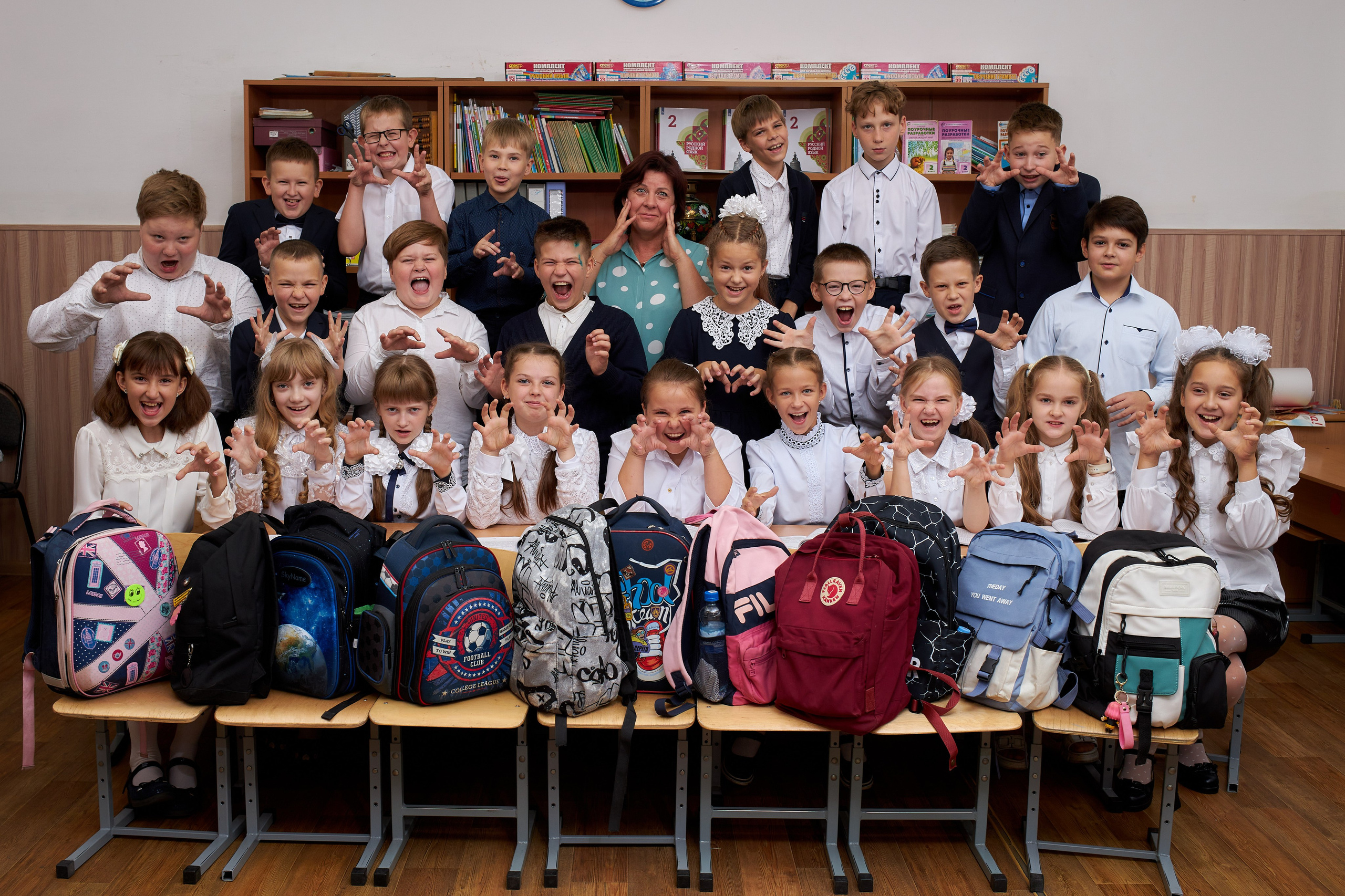 Для средней школы. Школьный фотограф Леонова Наталия