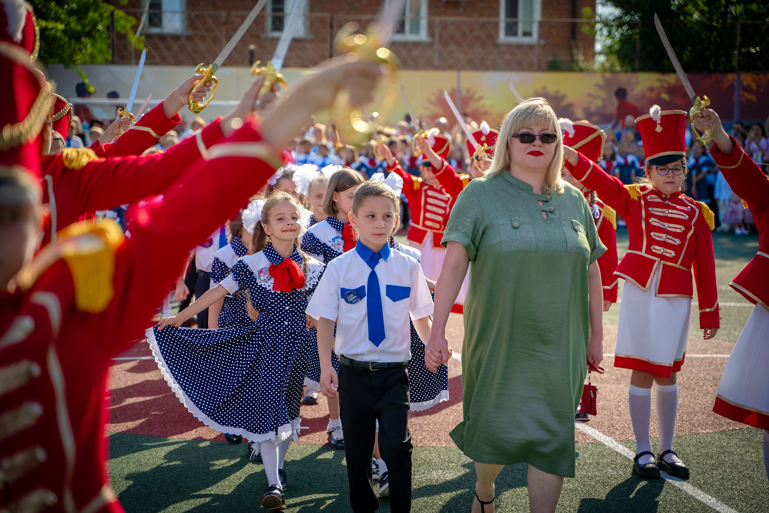 1Сентября_ ЮВЕНТА 1кл_Гимназия 92. Фотографы из солнечного Краснодара Вадим и Надежда Митус