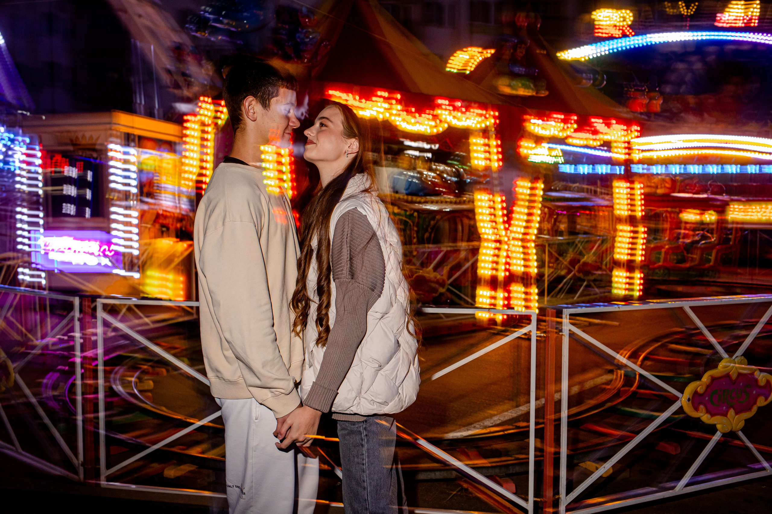 Любовь в парке аттракционов. Свадебный фотограф Кропоткин Краснодар