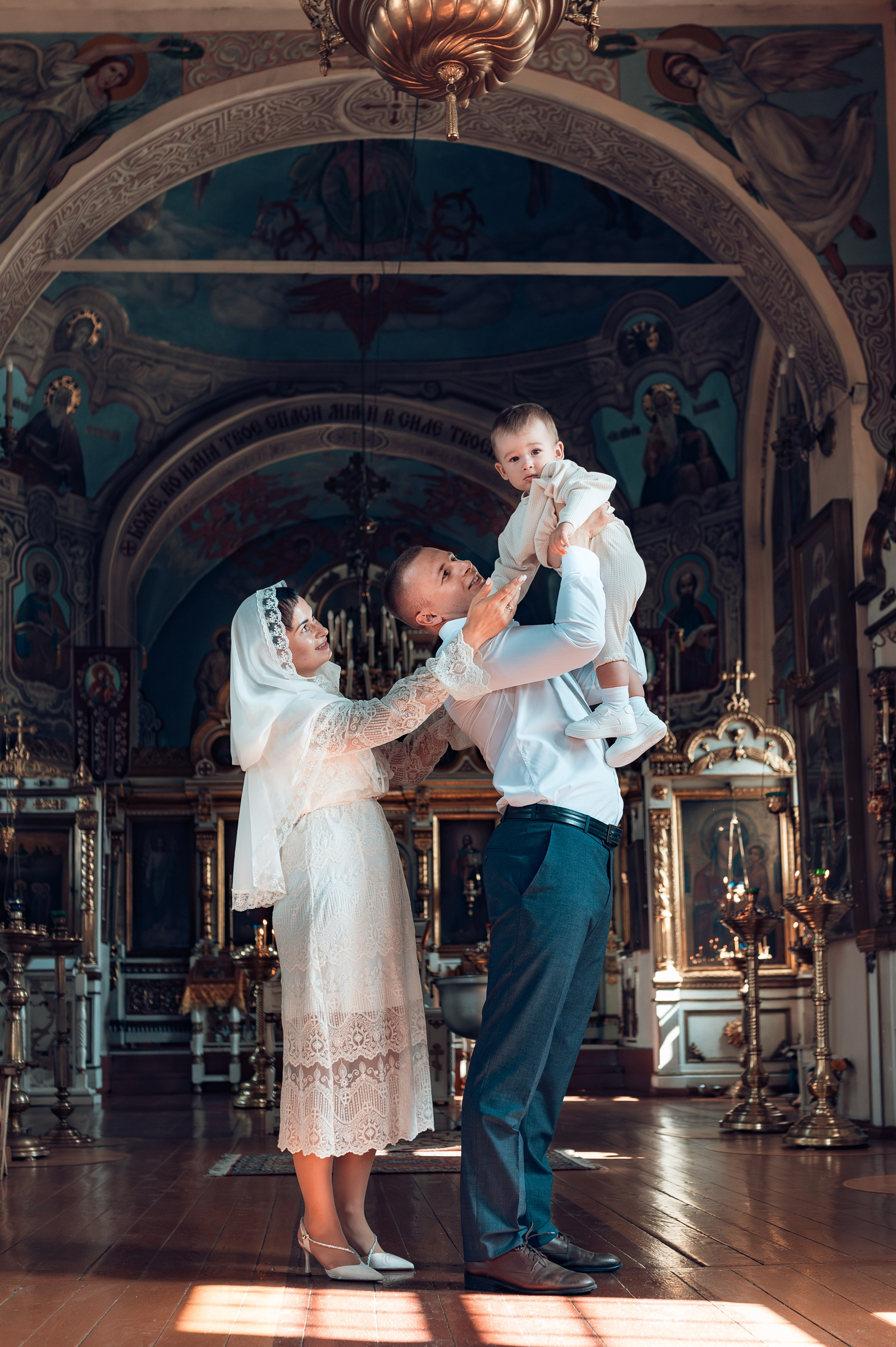 Фотограф в храме. Дарья Нетреба Фотограф на Крещение, Венчание Псков и область