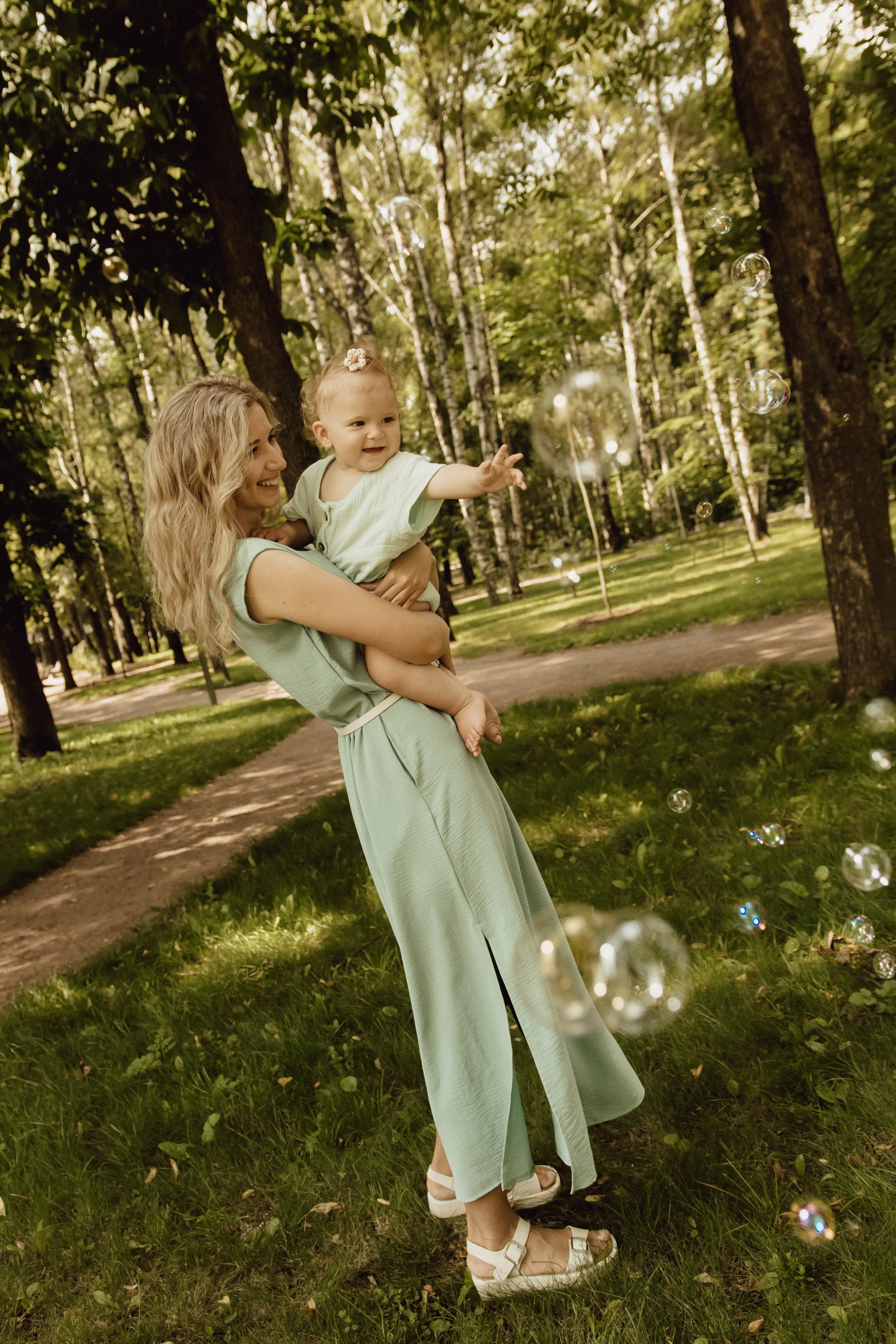 Семья Редькиных в парке Швейцария. Фотограф в Кирове и Кирово-Чепецке Валерия Шиляева