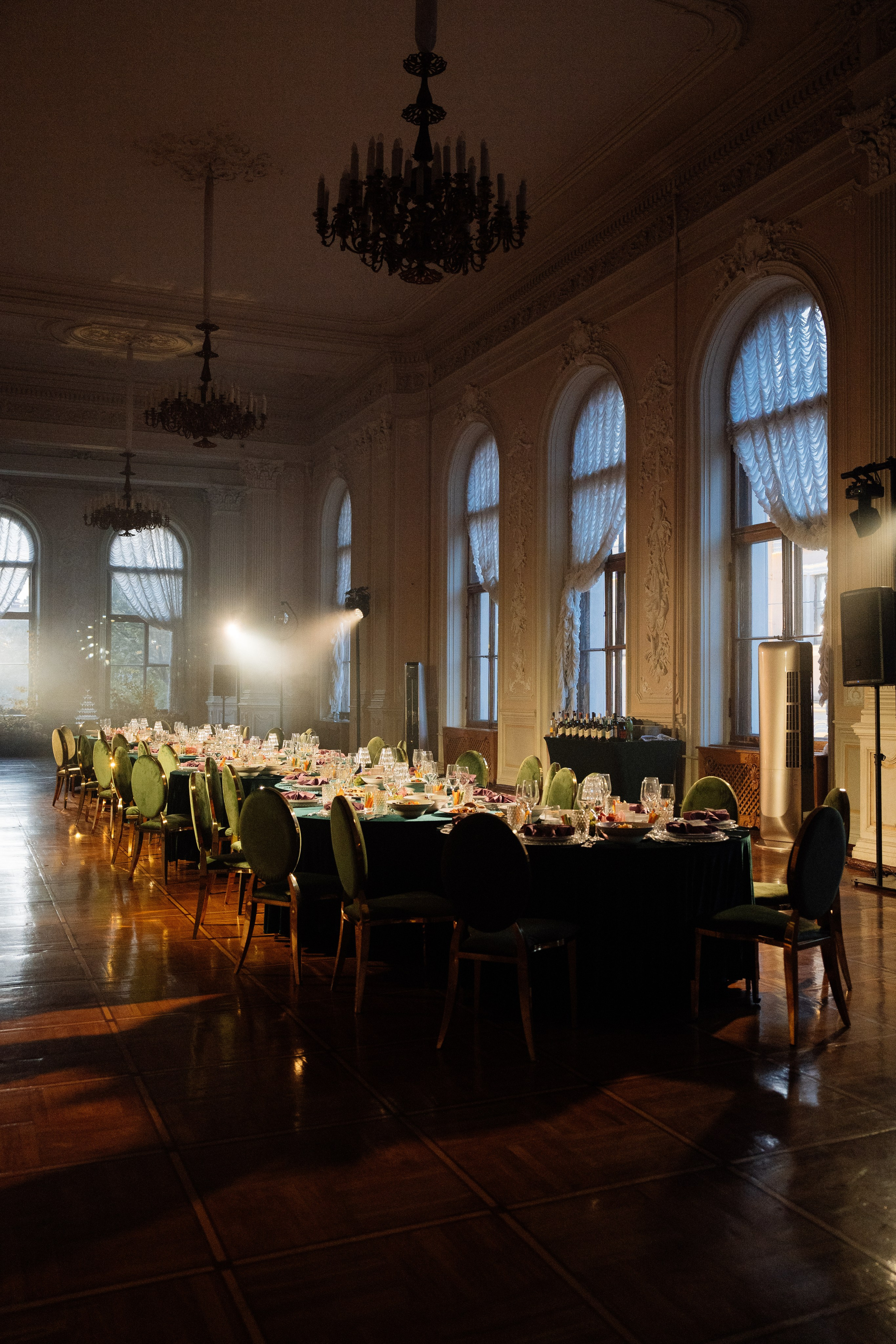 Современная свадьба во дворце. Свадебный фотограф организатор в Санкт-Петербурге Ассоль Опарина