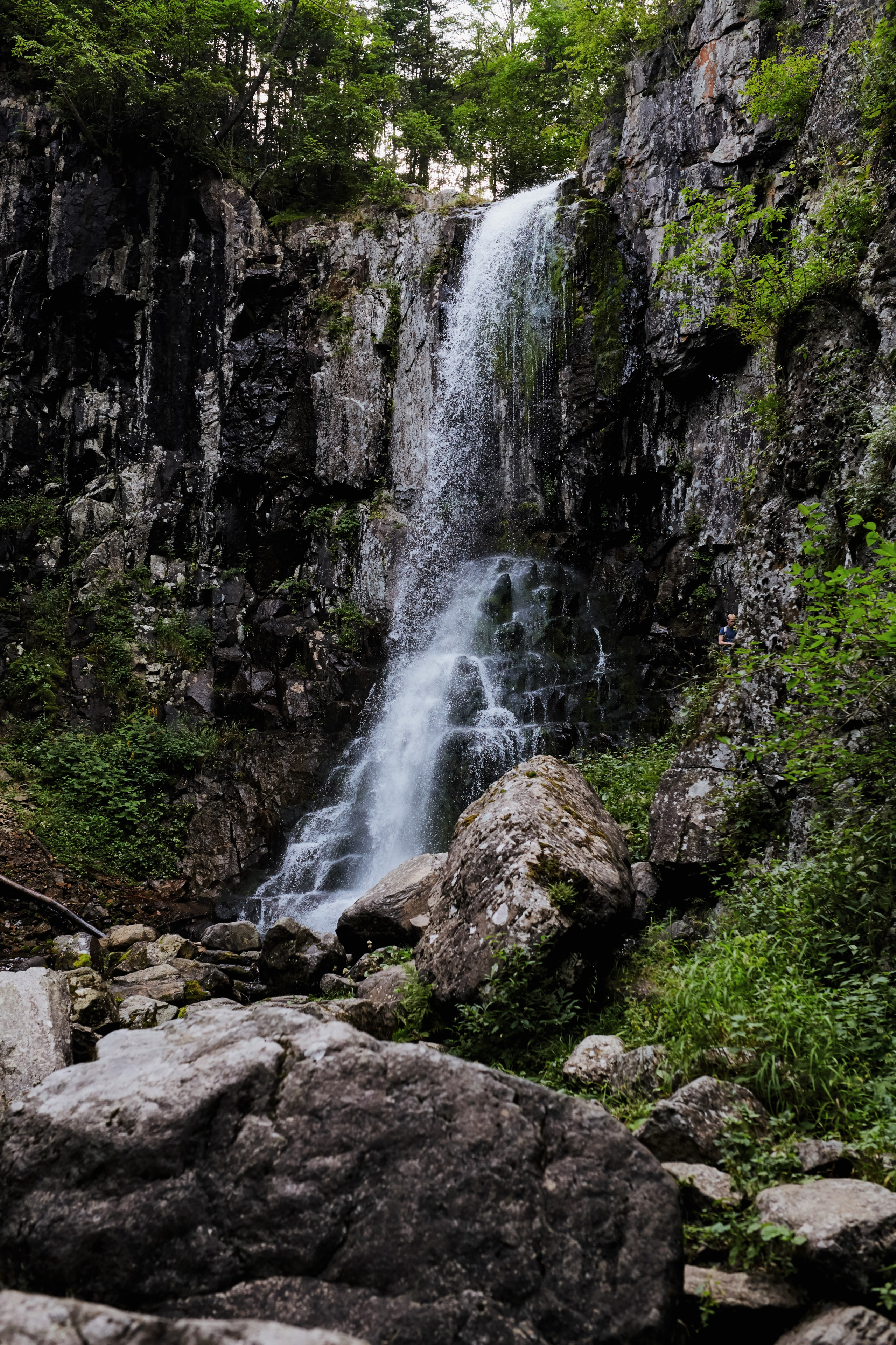 Вертикальная фотография с Беневским водопадом "Звезда Приморья"