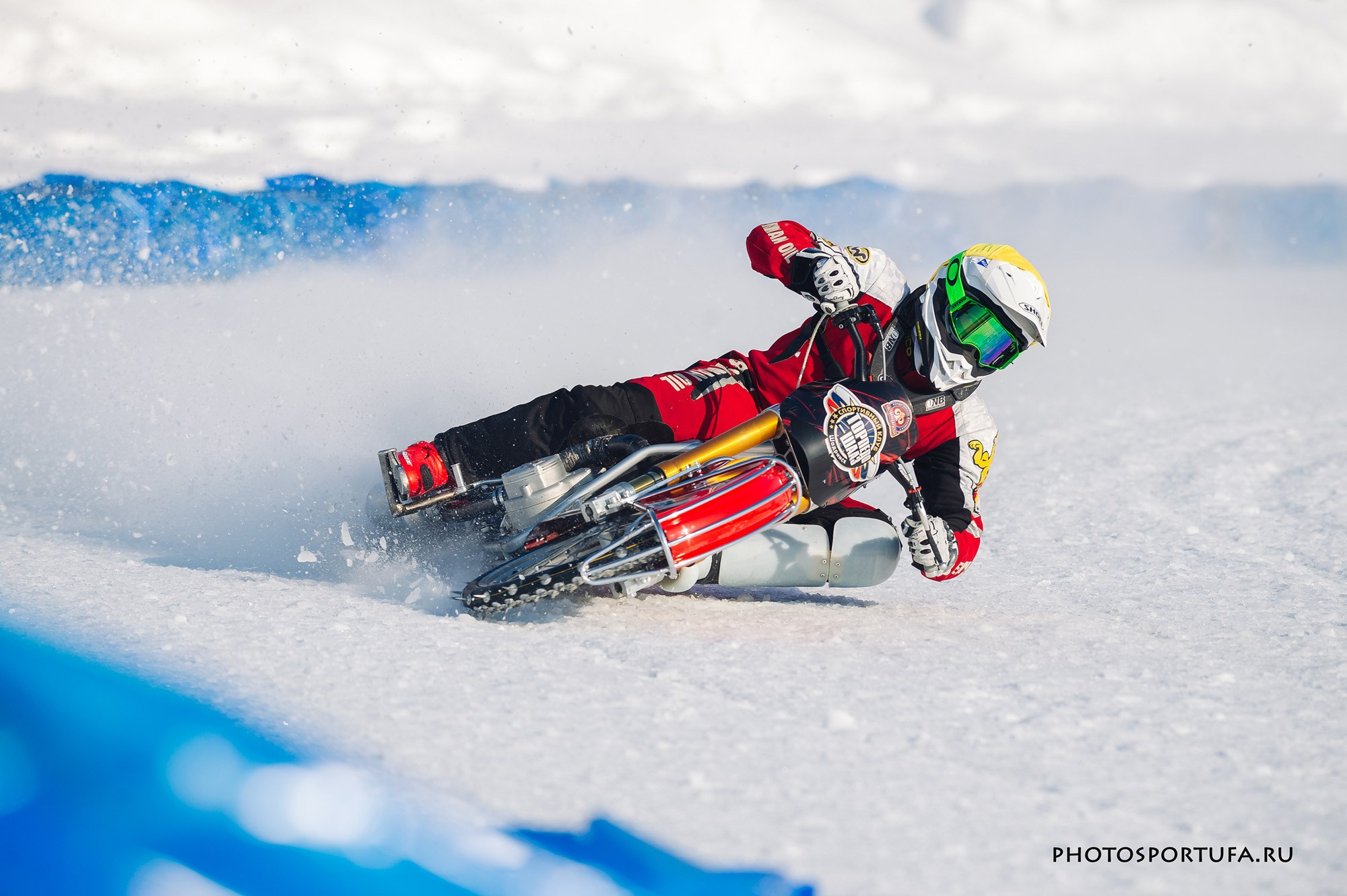 Мотогонку на льду. Спортивный фотограф в Уфе Евгений Буров