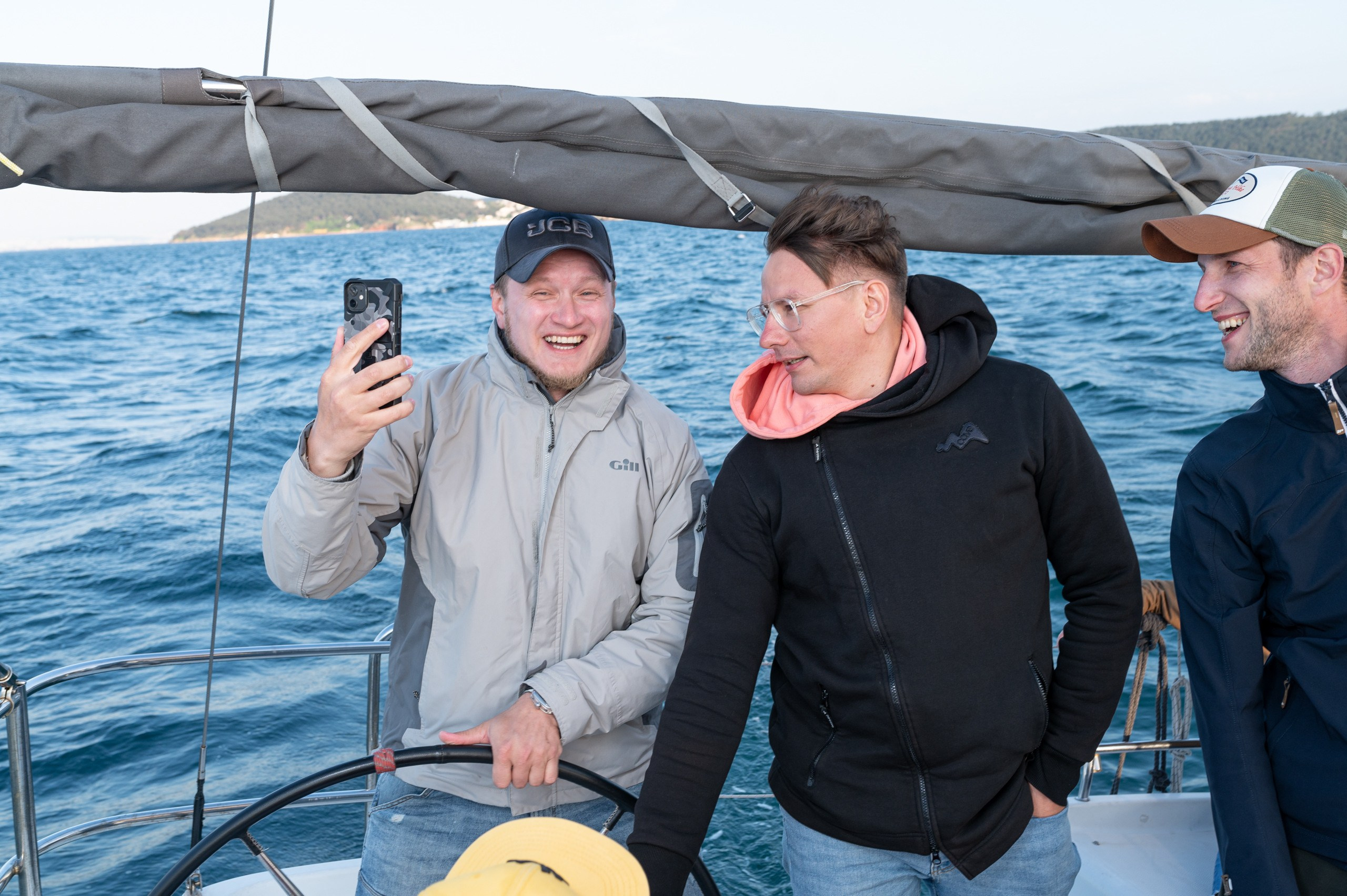 Друзья на яхтинге